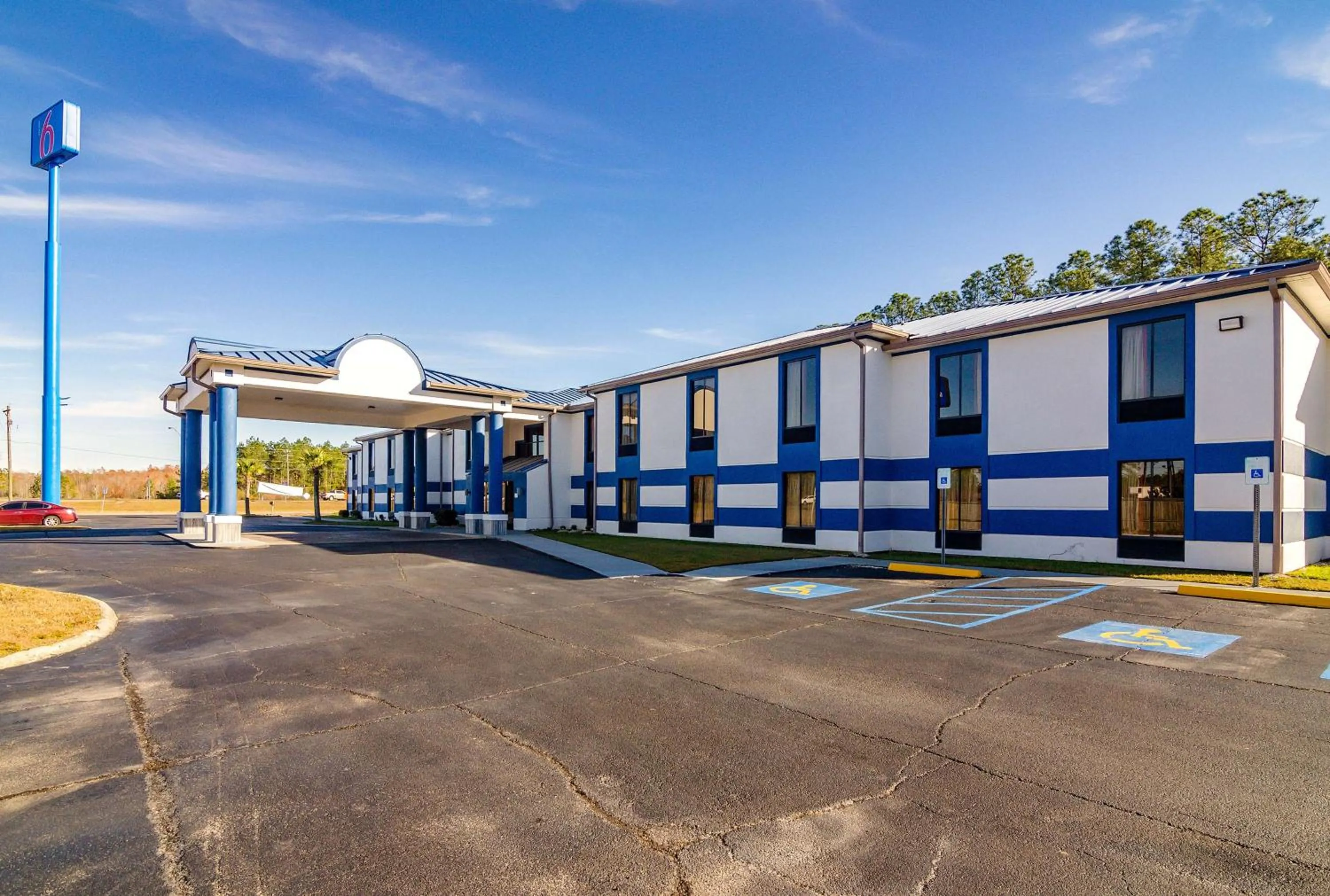 Property building in Motel 6 Moss Point, MS