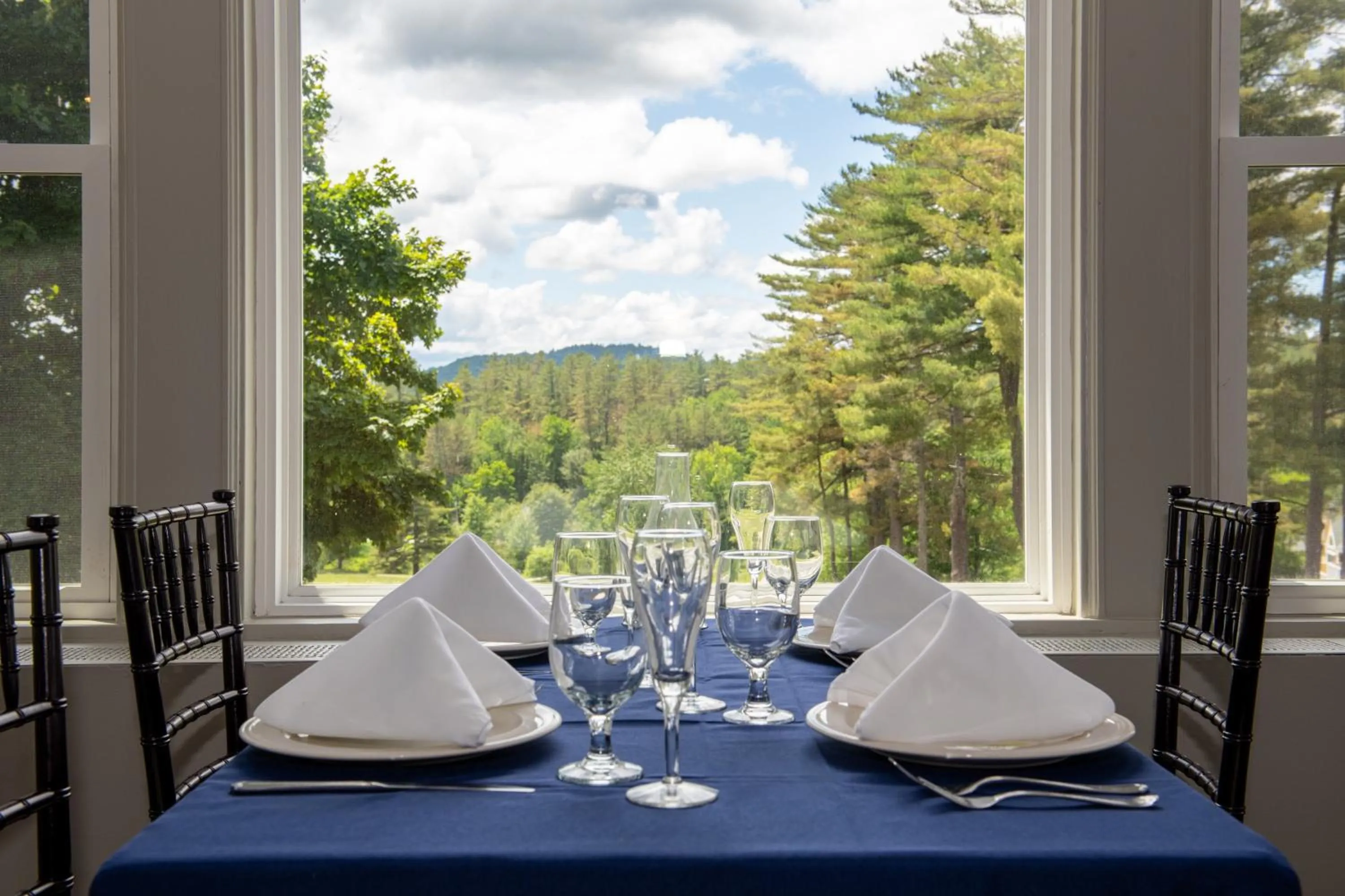 Restaurant/places to eat in The Bethel Resort & Suites