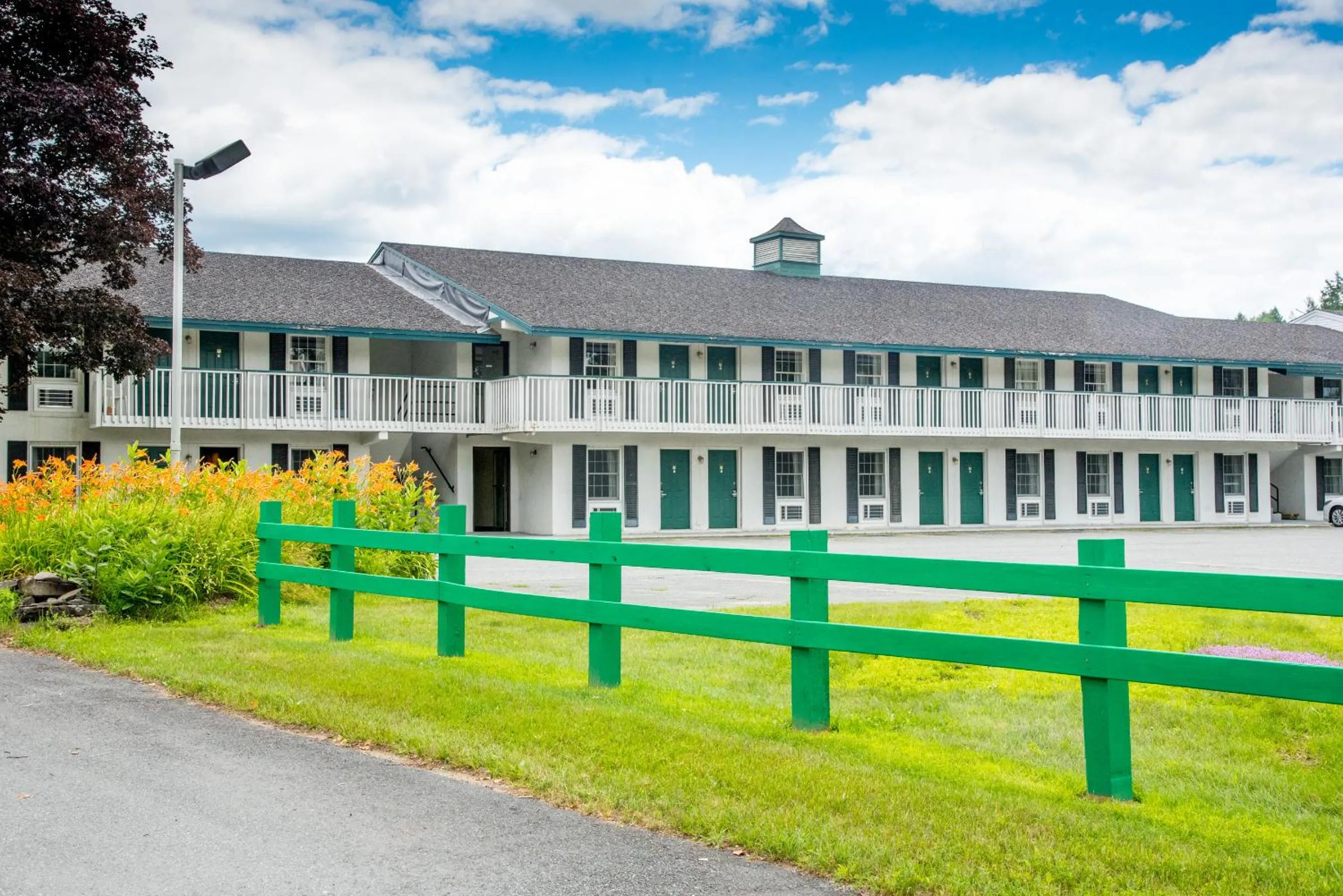 Property building in Colonnade Inn