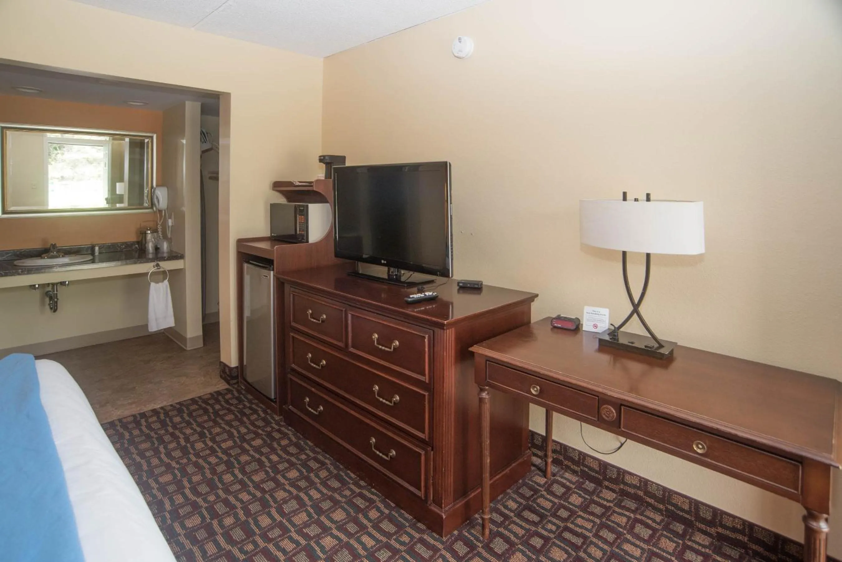 Decorative detail, Bed in Colonnade Inn
