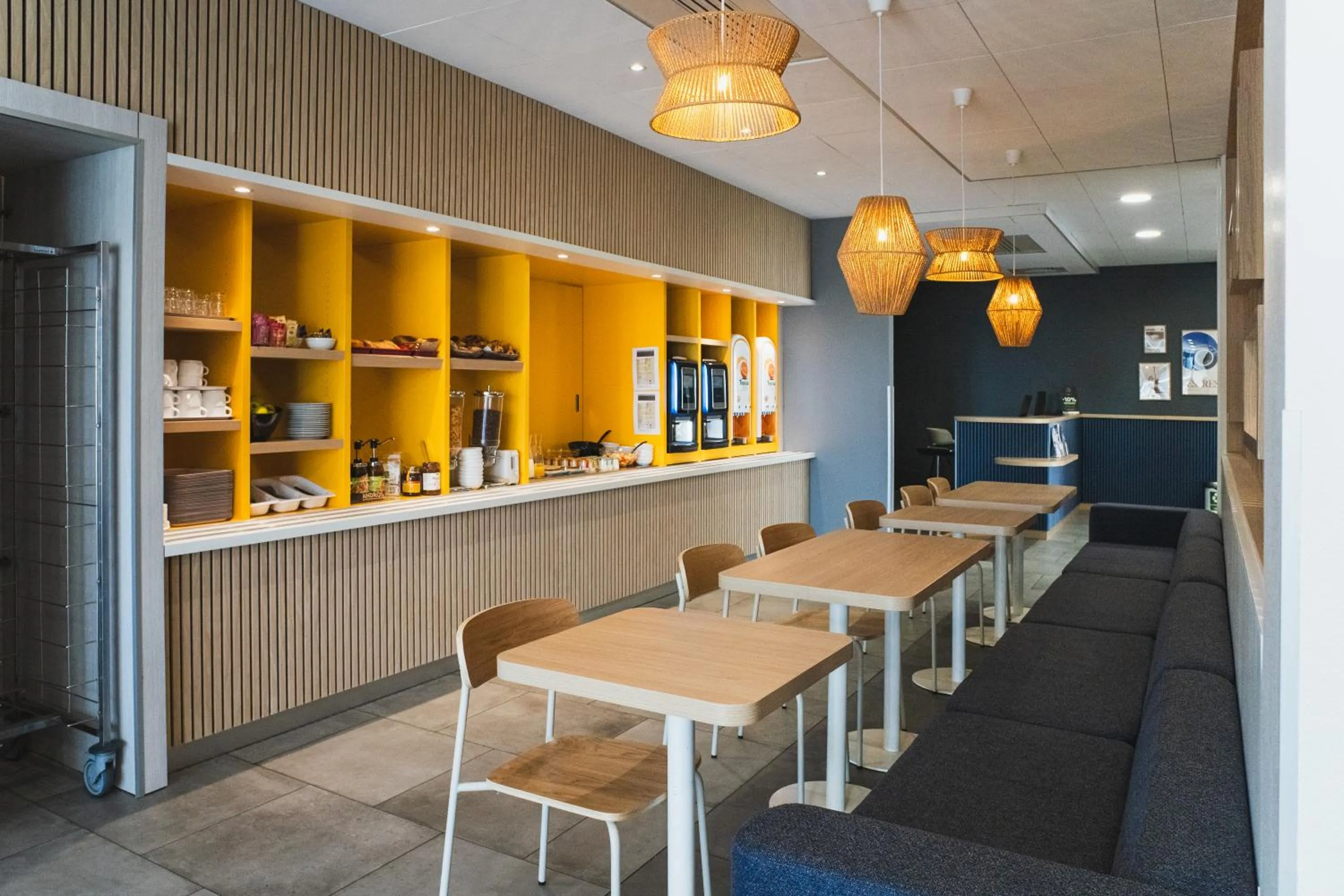 Restaurant/places to eat in Kyriad ECO - Clermont Ferrand Estaing