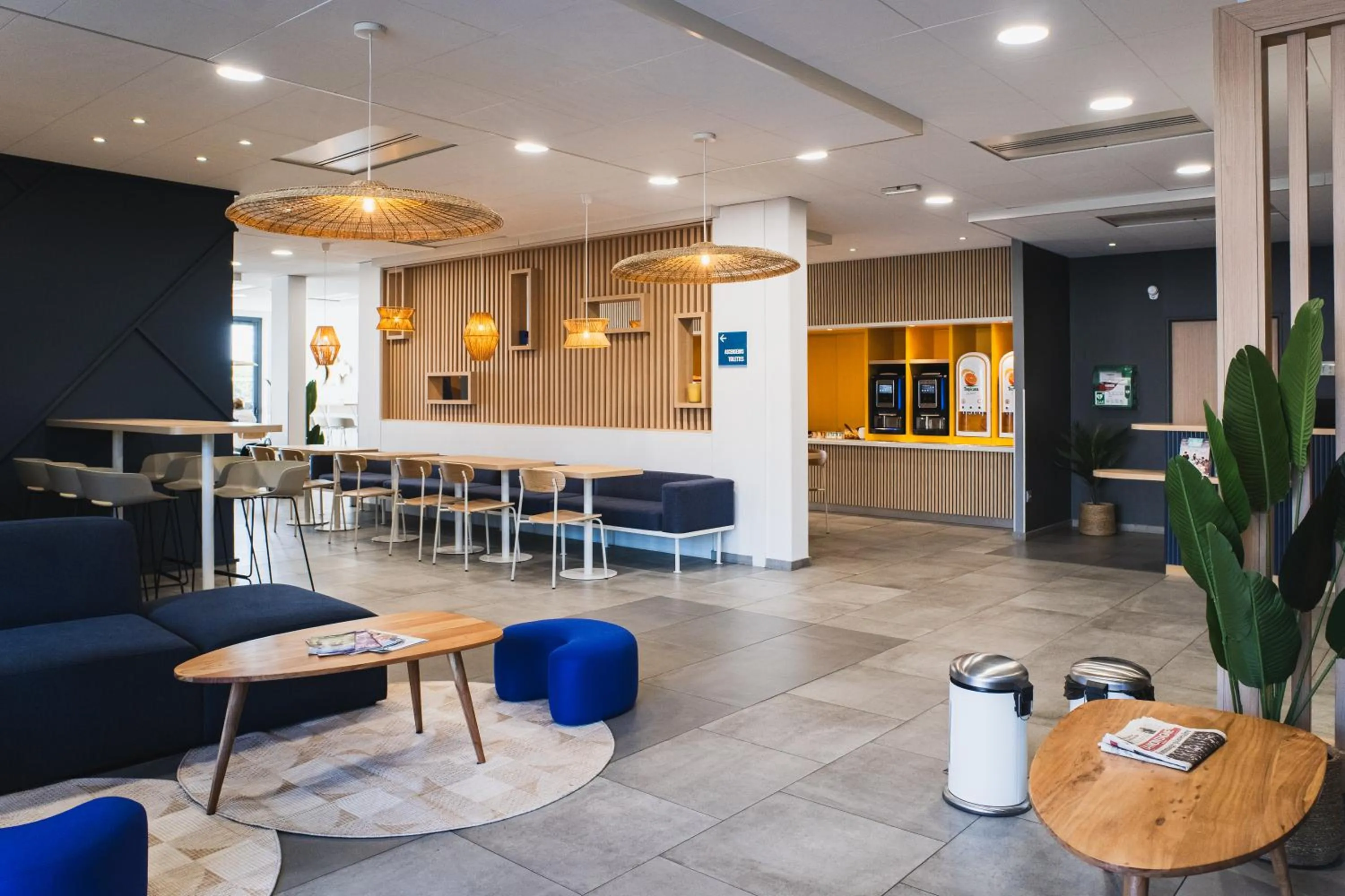 Restaurant/places to eat in Kyriad ECO - Clermont Ferrand Estaing