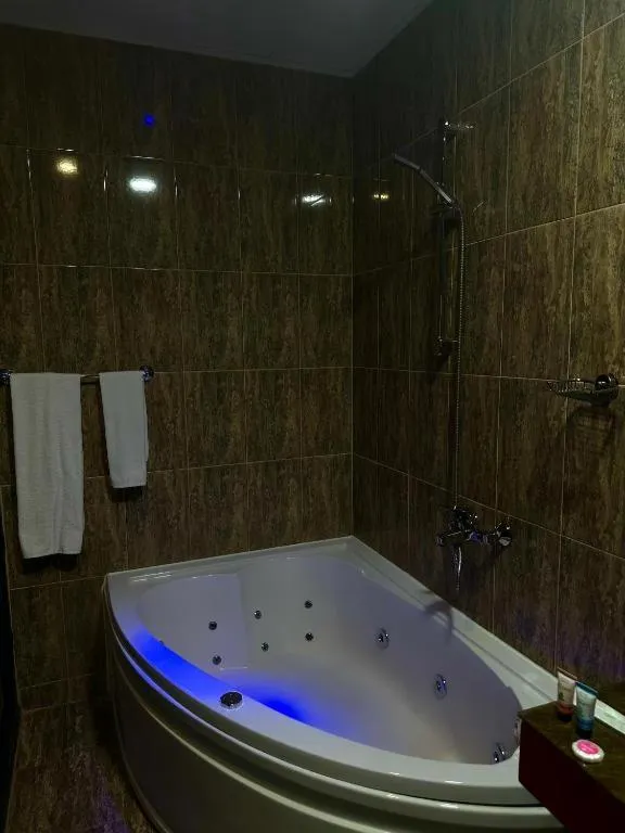 Hot Tub in Central Point Boutique Hotel