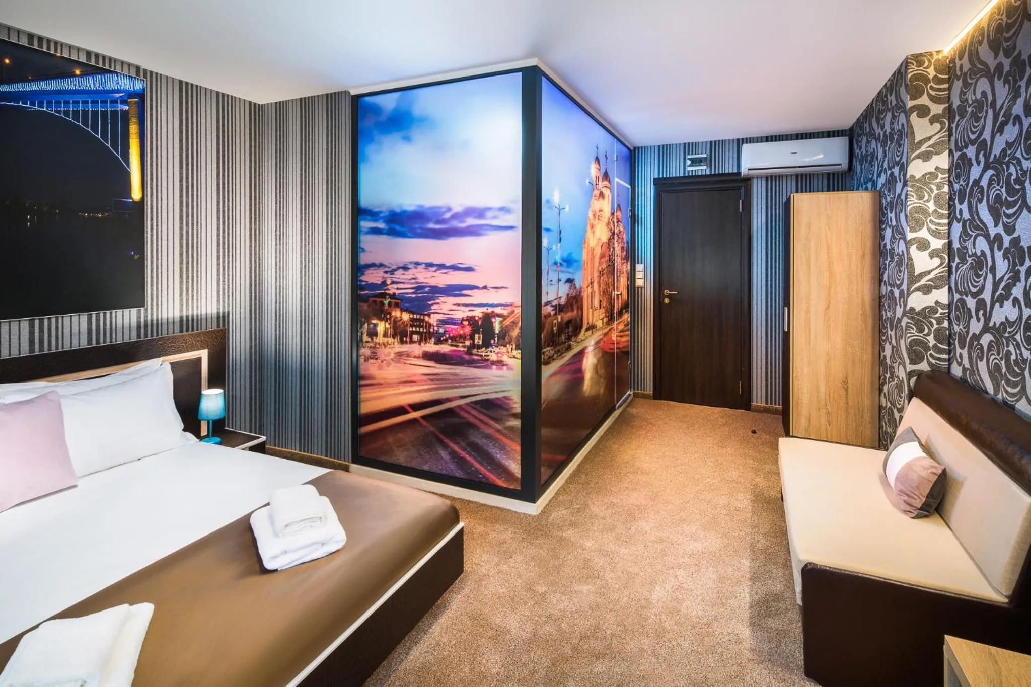 Seating area, Bed in Central Point Boutique Hotel