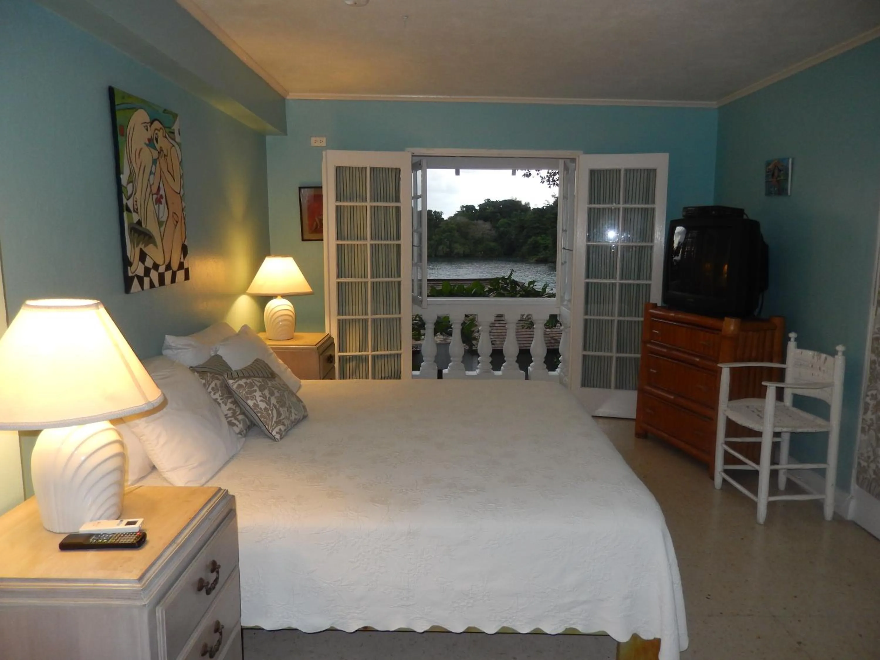 Photo of the whole room, Bed in Moon San Villa at the Blue Lagoon