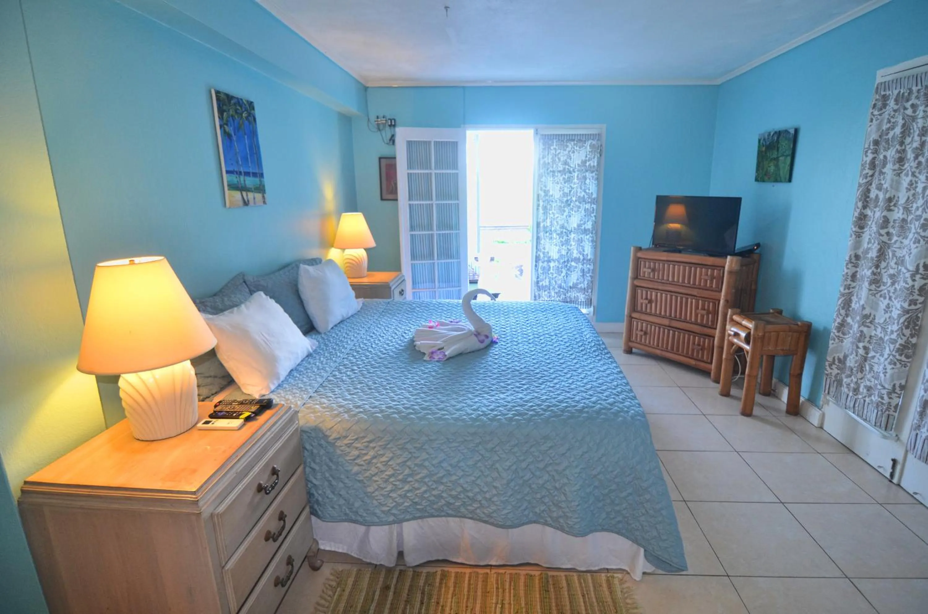 Photo of the whole room, Bed in Moon San Villa at the Blue Lagoon