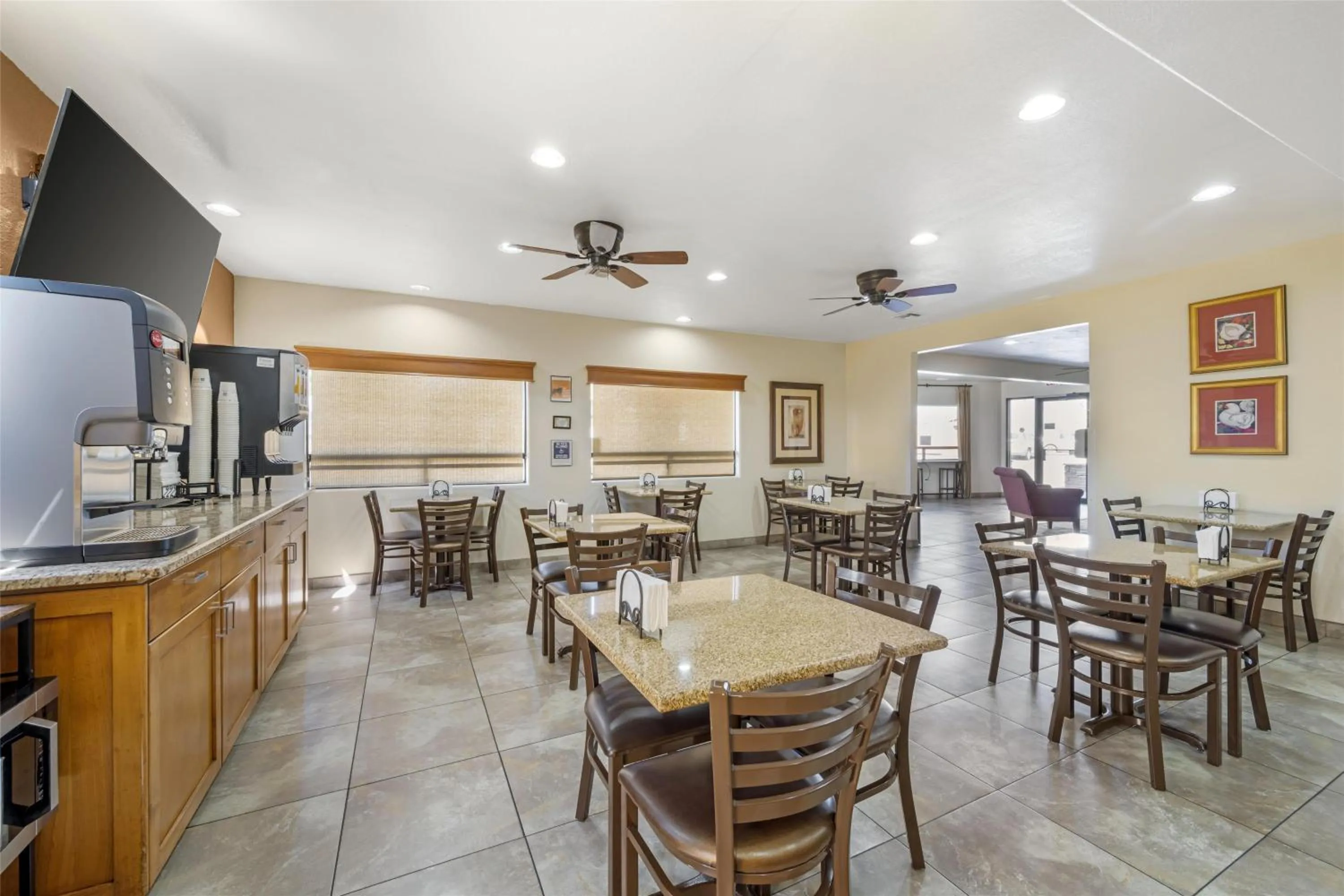 Breakfast in Best Western Cottonwood Inn