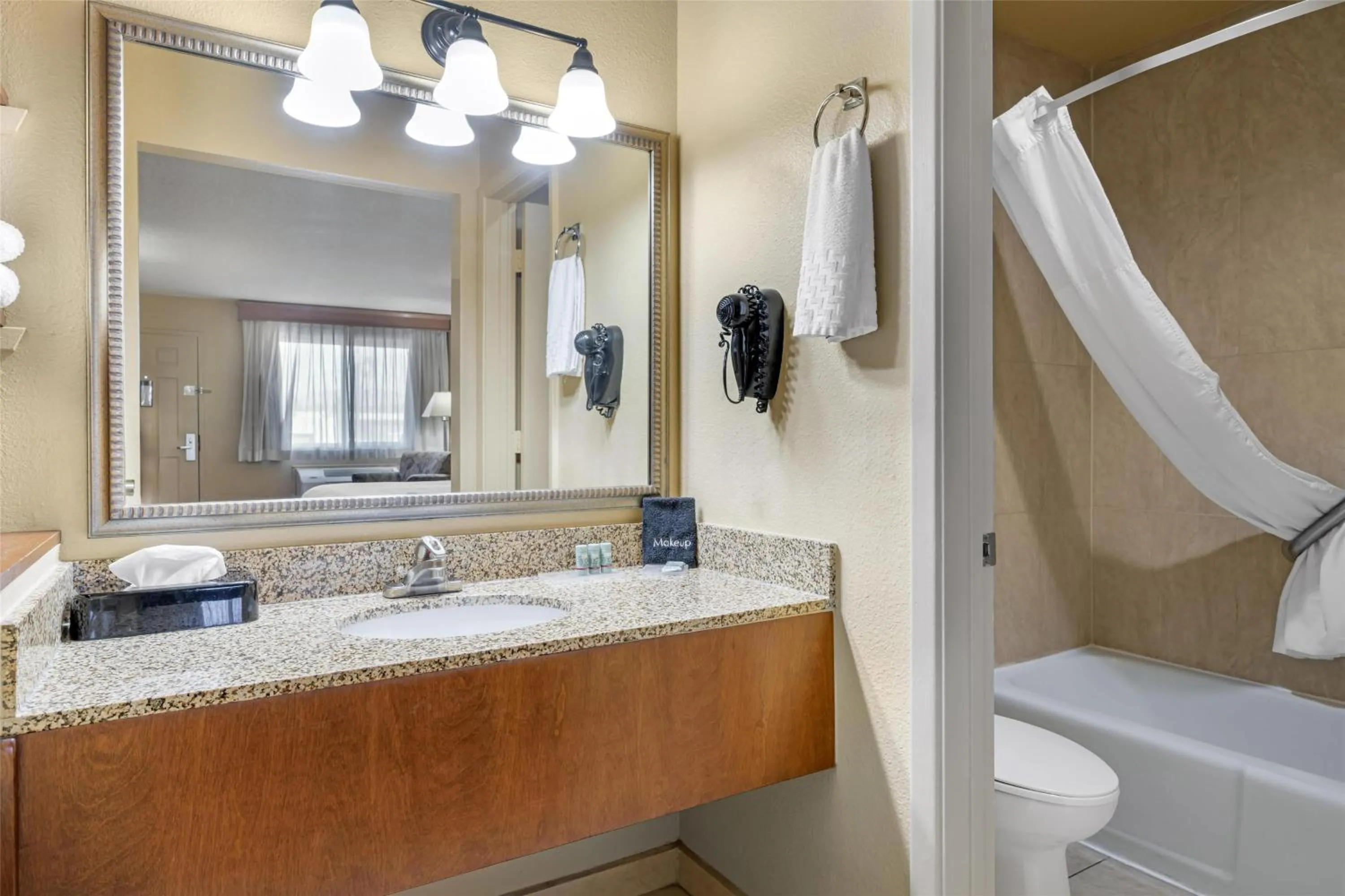 Bathroom in Best Western Cottonwood Inn