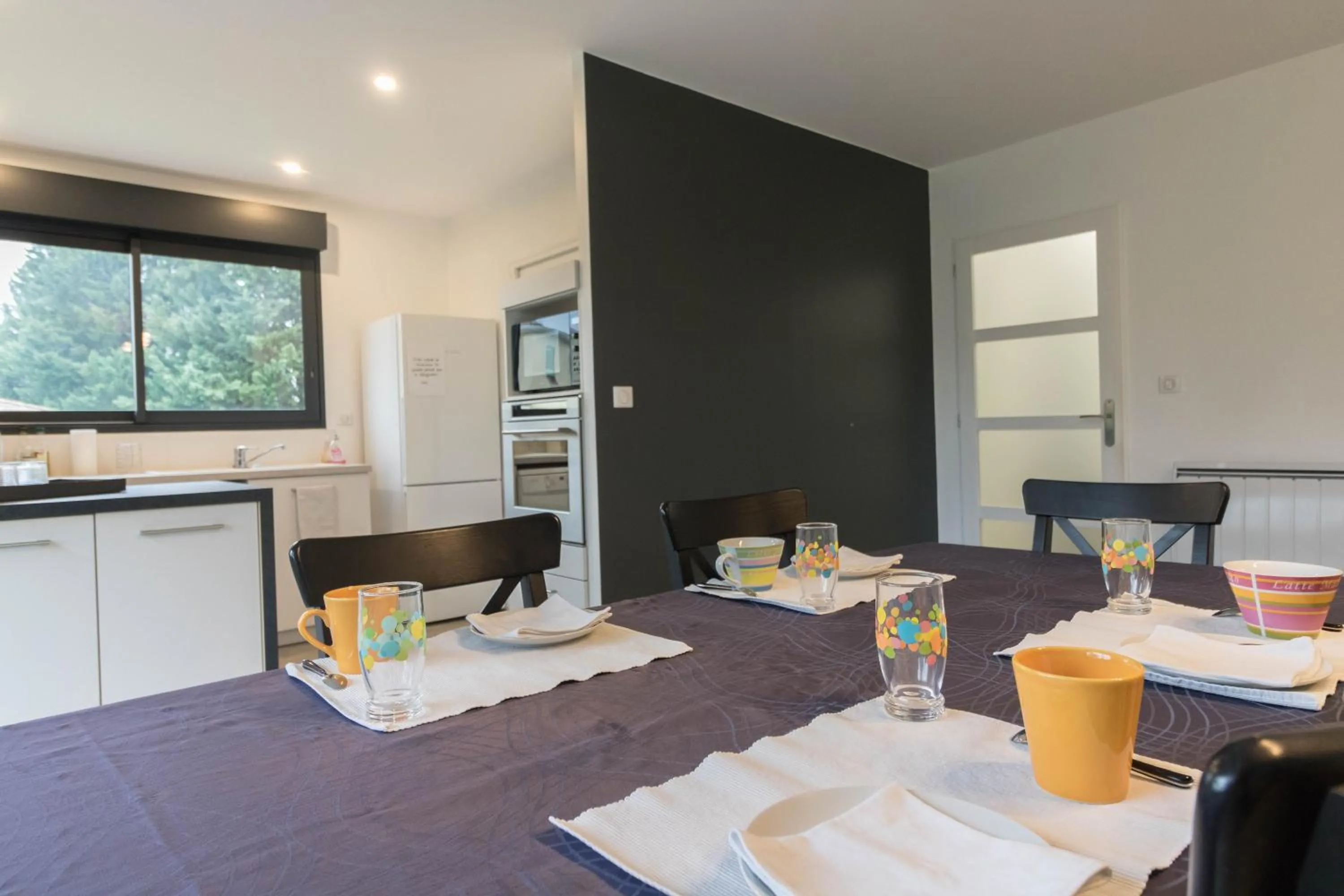 Continental breakfast in Chambres D'hôte Le Cèdre Bleu