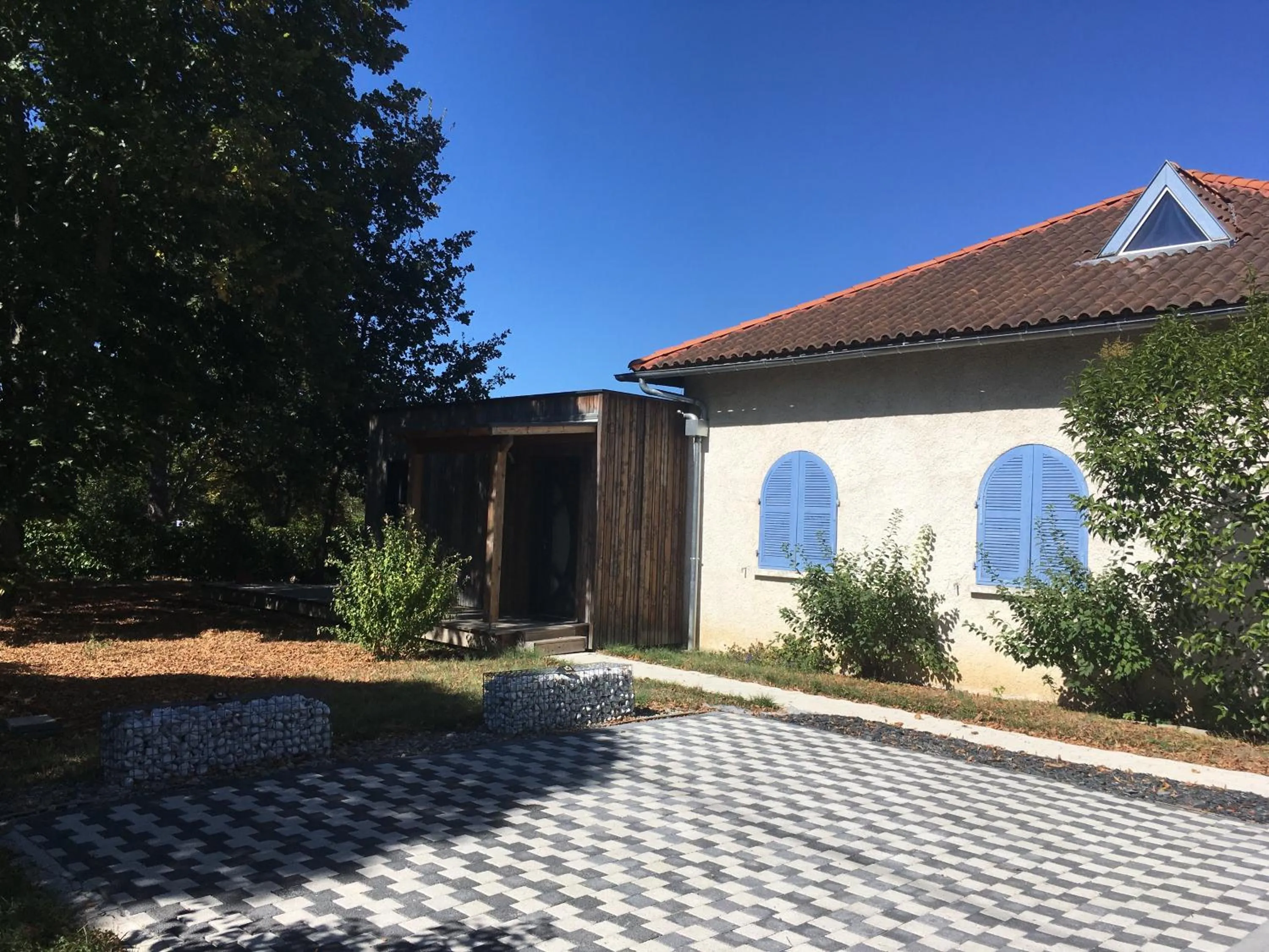 Property building in Chambres D'hôte Le Cèdre Bleu