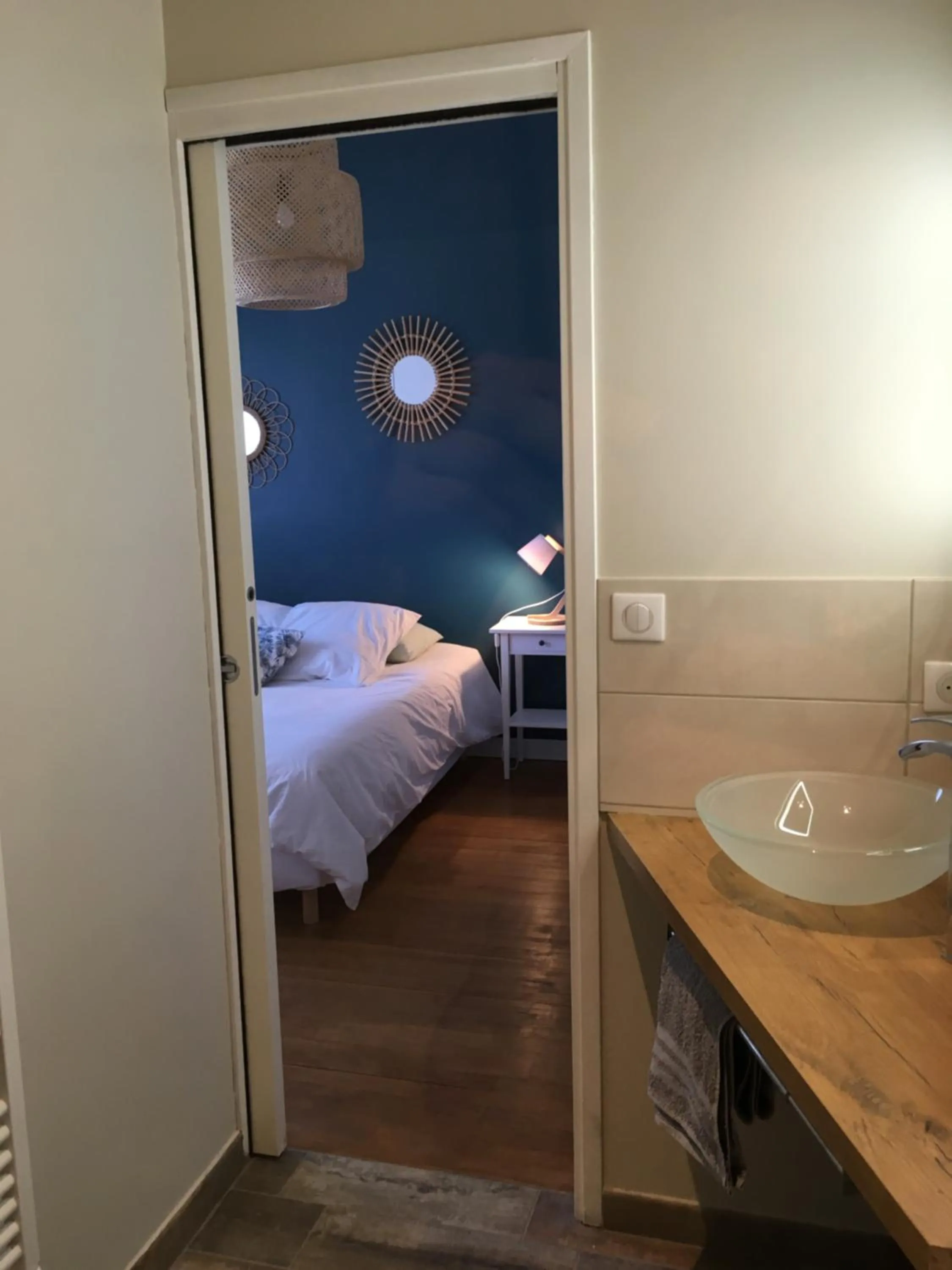 Bathroom, Bed in Chambres D'hôte Le Cèdre Bleu