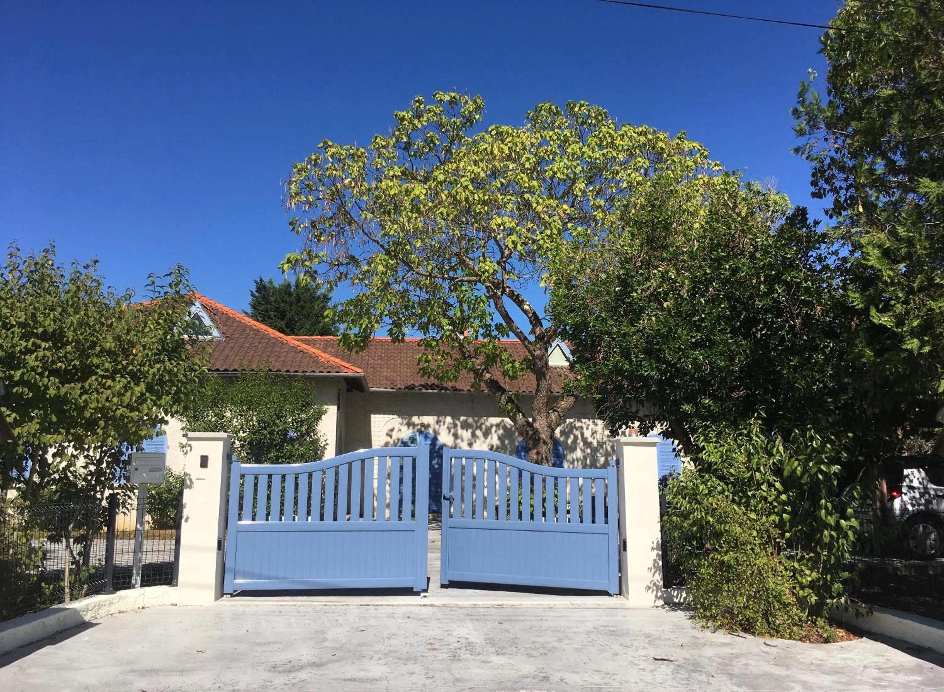 Property building in Chambres D'hôte Le Cèdre Bleu
