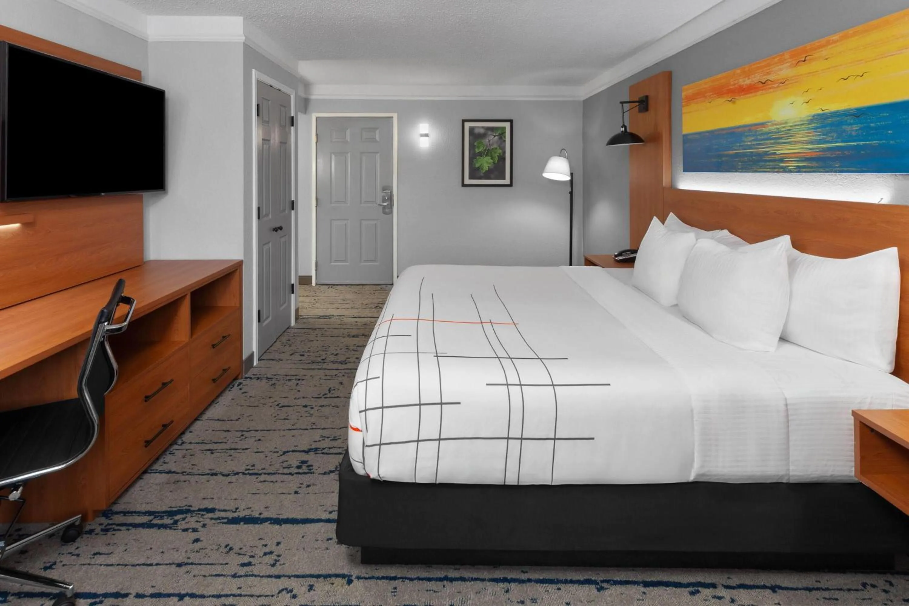 Photo of the whole room, Bed in La Quinta Inn by Wyndham Champaign