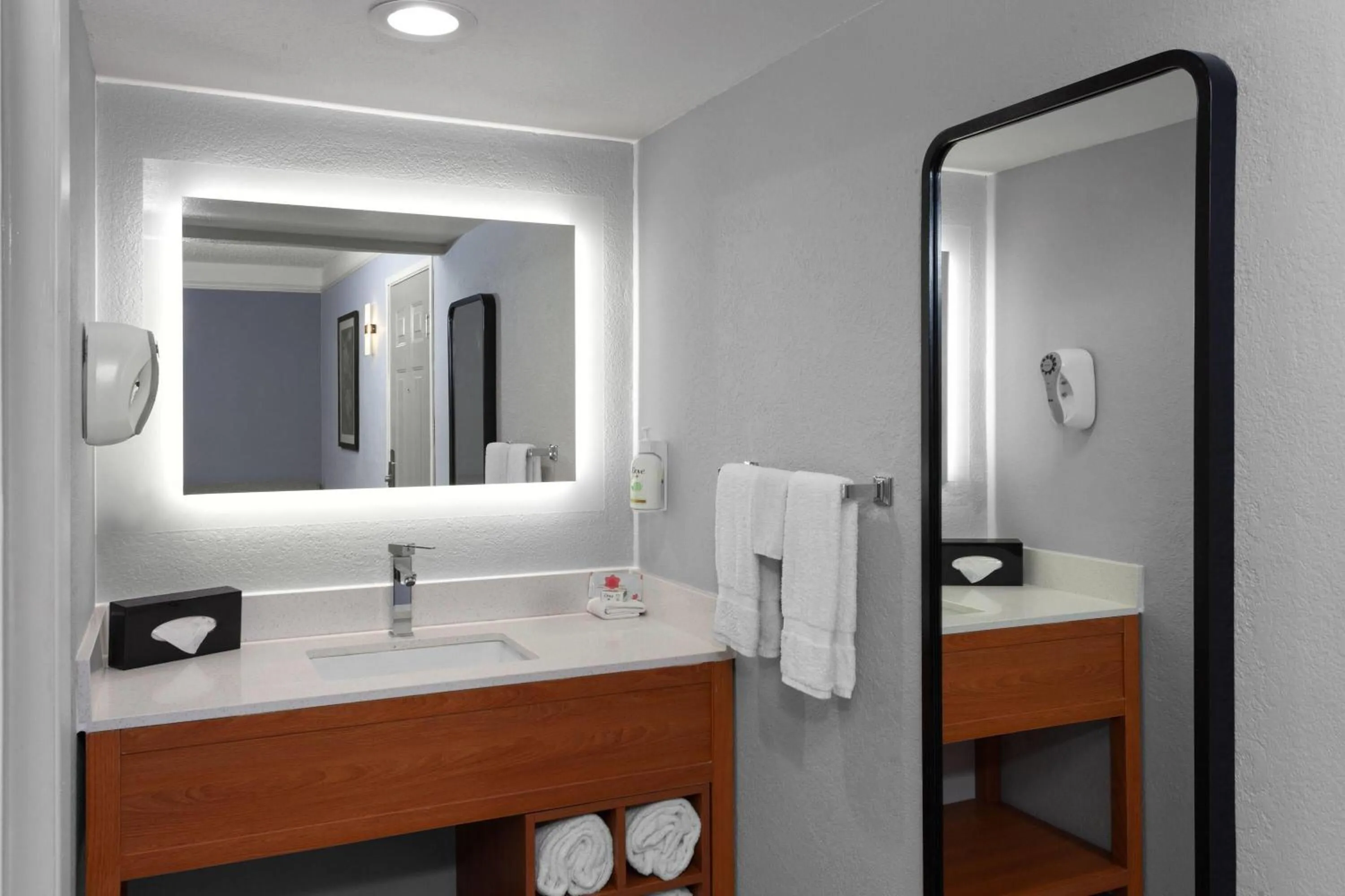 Bathroom in La Quinta Inn by Wyndham Champaign