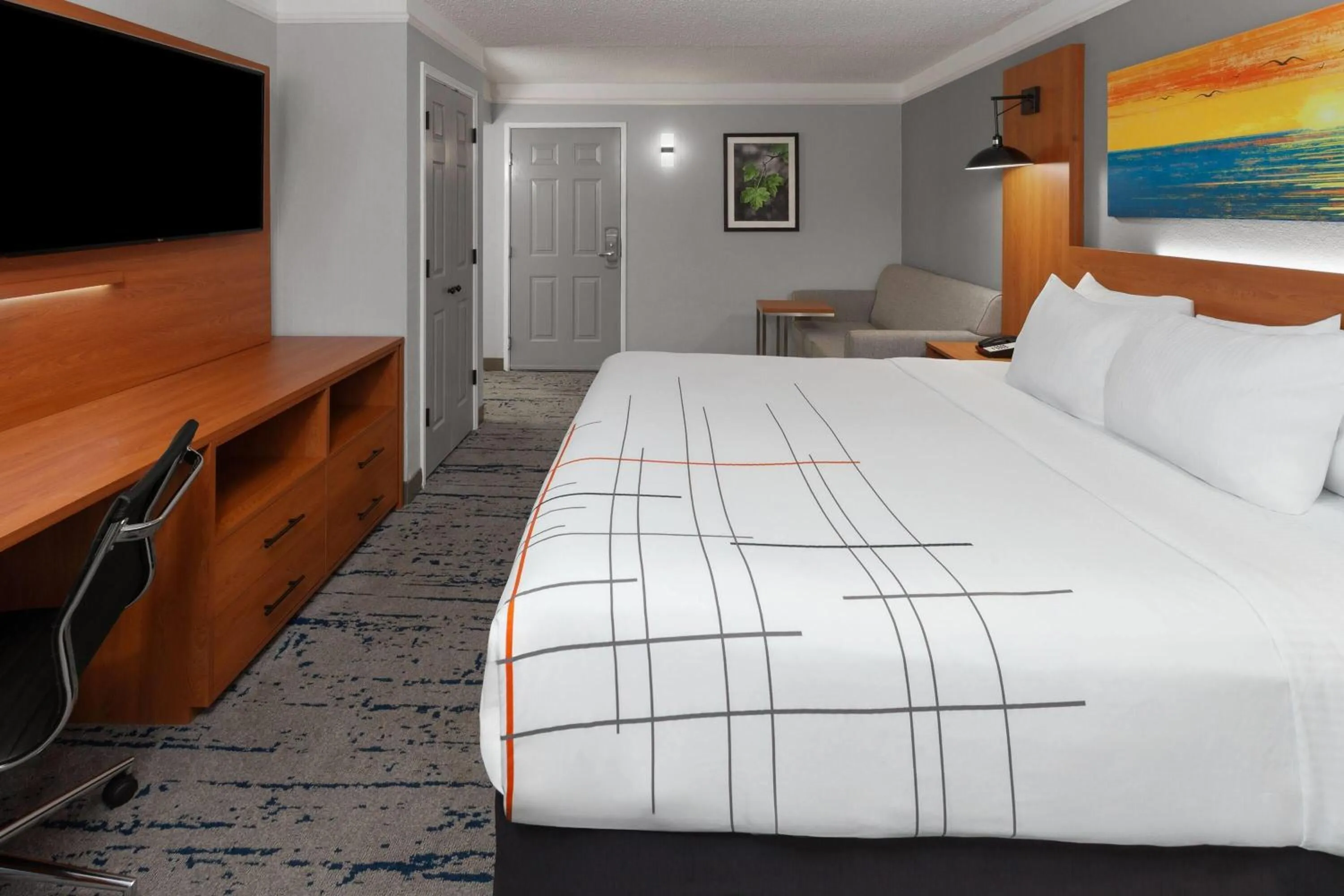 Photo of the whole room, Bed in La Quinta Inn by Wyndham Champaign