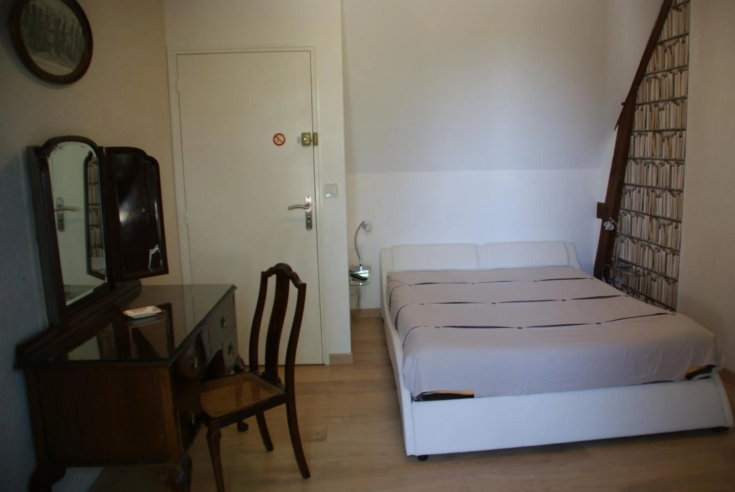 Bed in Chateau de Vaugrignon - Beer Spa