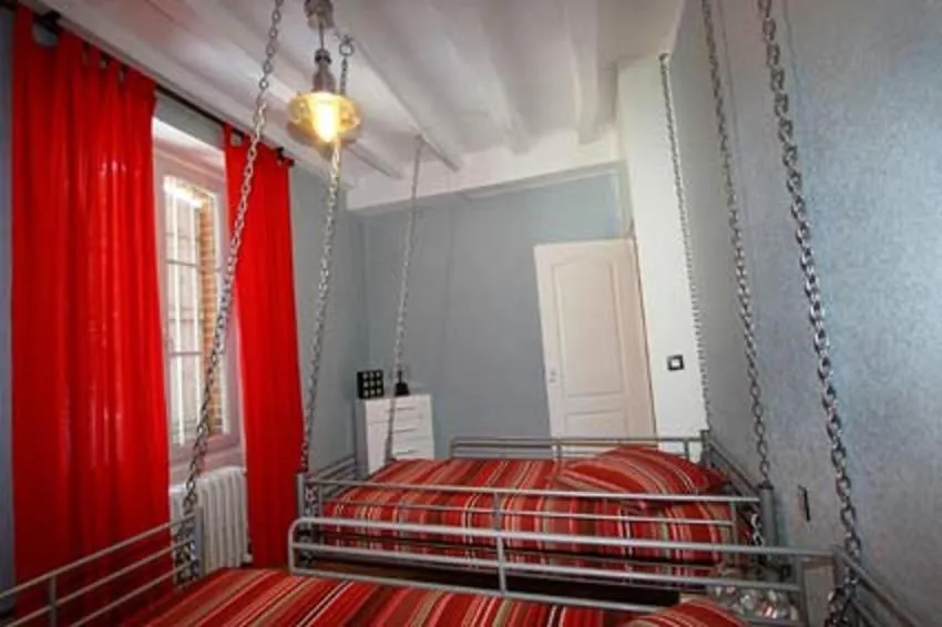 Bed in Chateau de Vaugrignon - Beer Spa