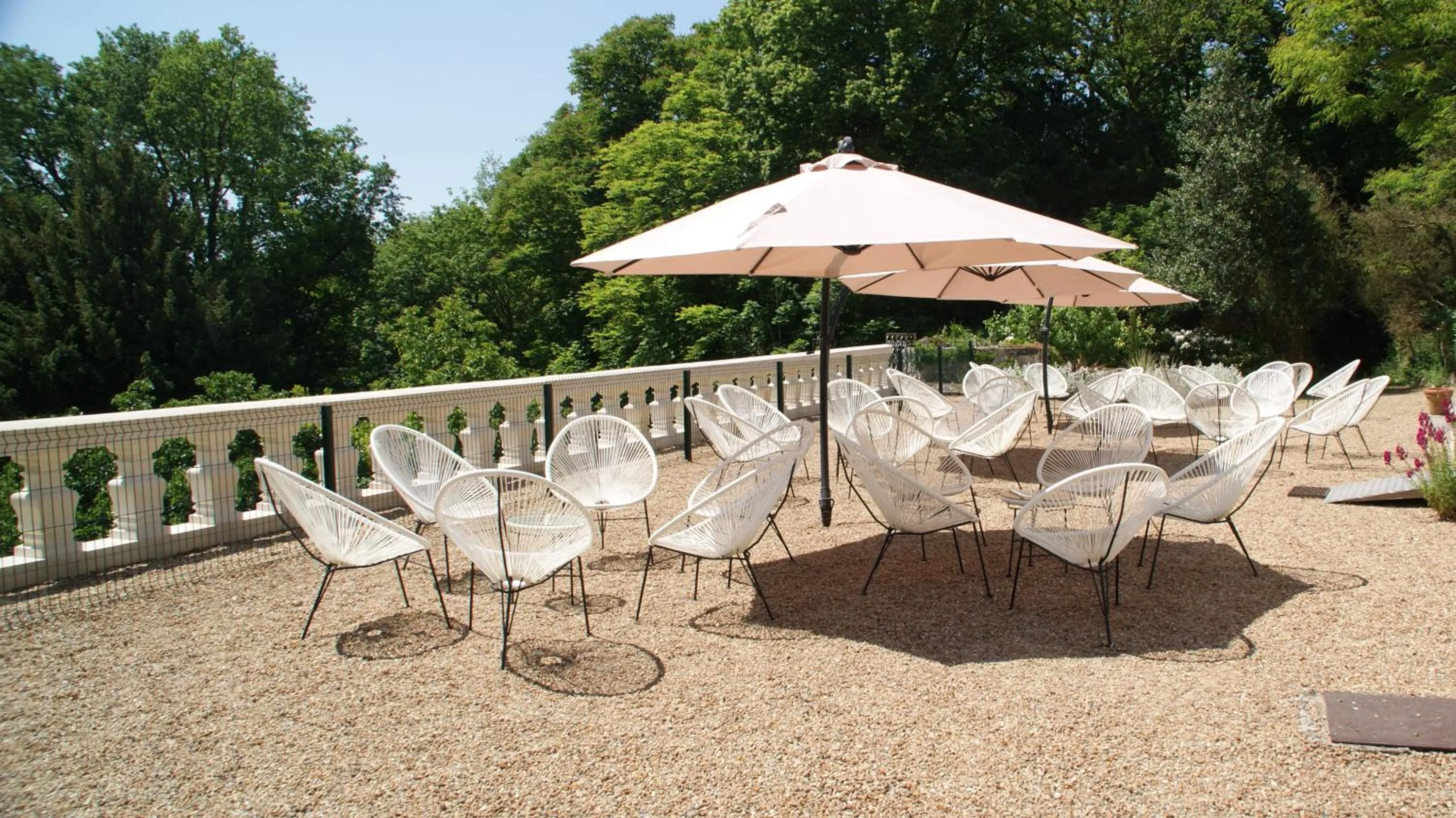 Patio in Chateau de Vaugrignon - Beer Spa