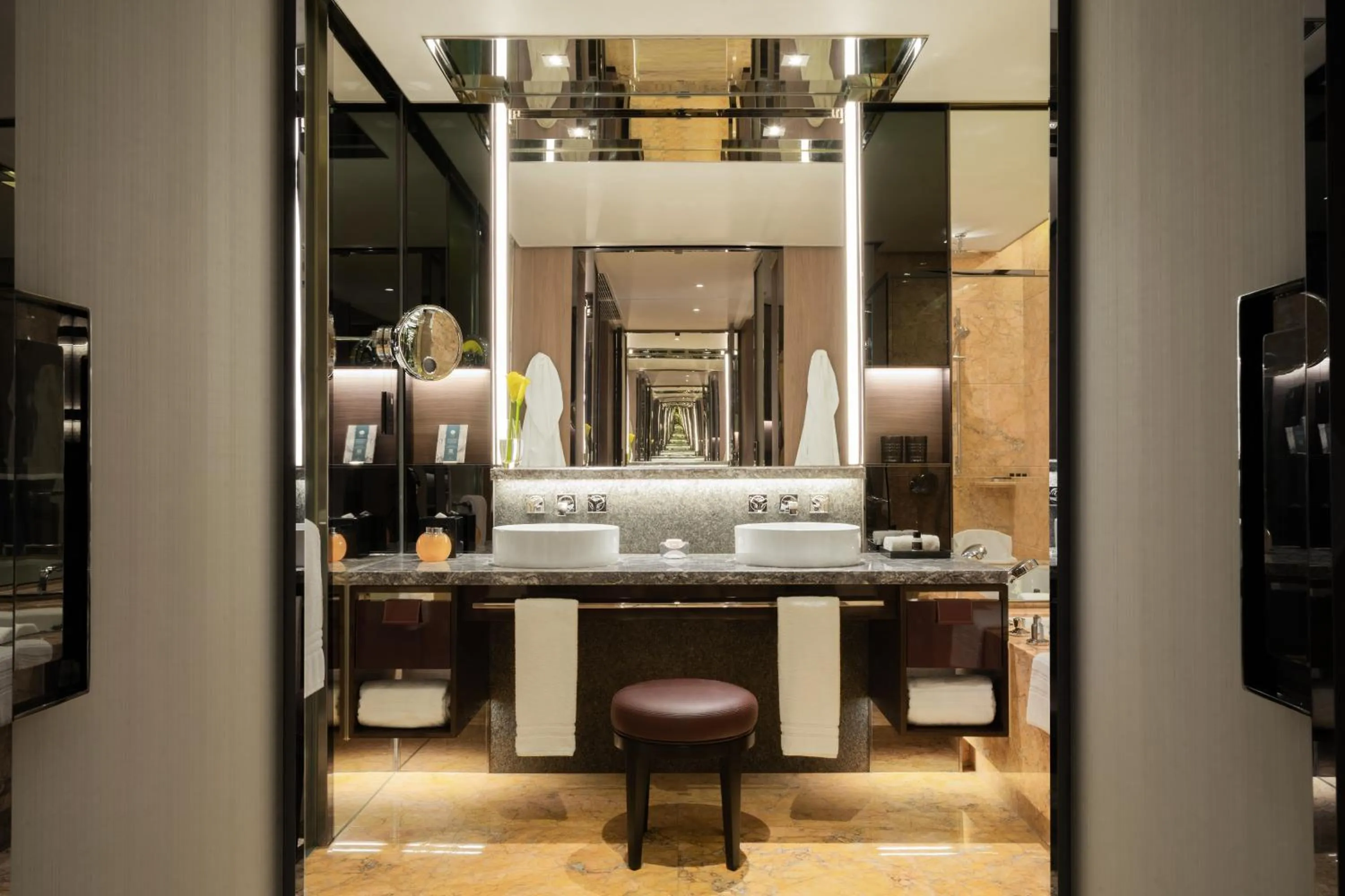 Bathroom in Four Seasons Hotel Hong Kong