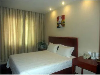 Bed in GreenTree Inn Rizhao West Station Suning Plaza
