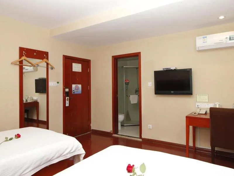 Bed in GreenTree Inn Rizhao West Station Suning Plaza