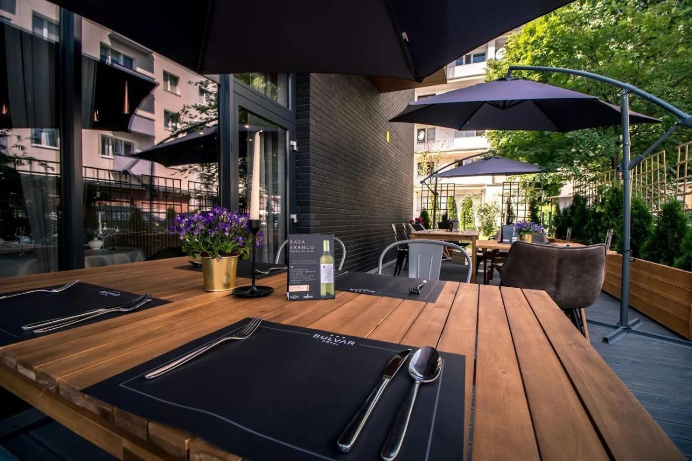 Restaurant/places to eat in Bulvar Hotel