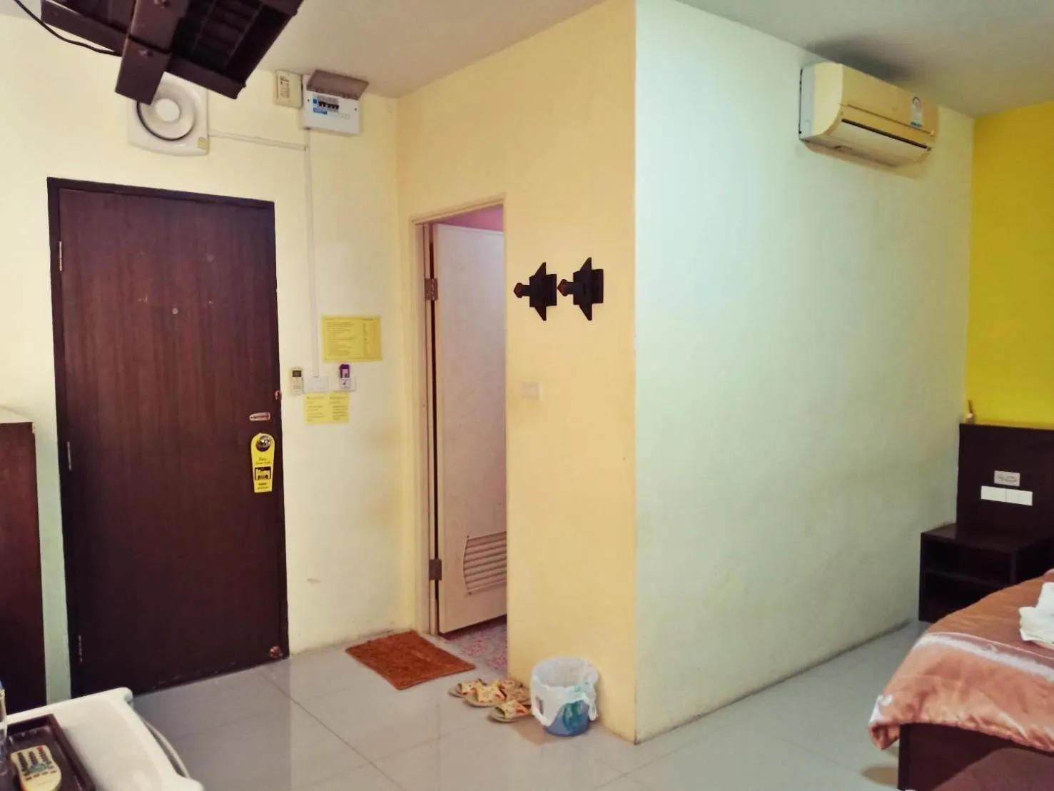 Photo of the whole room in Baan Kanta Hotel