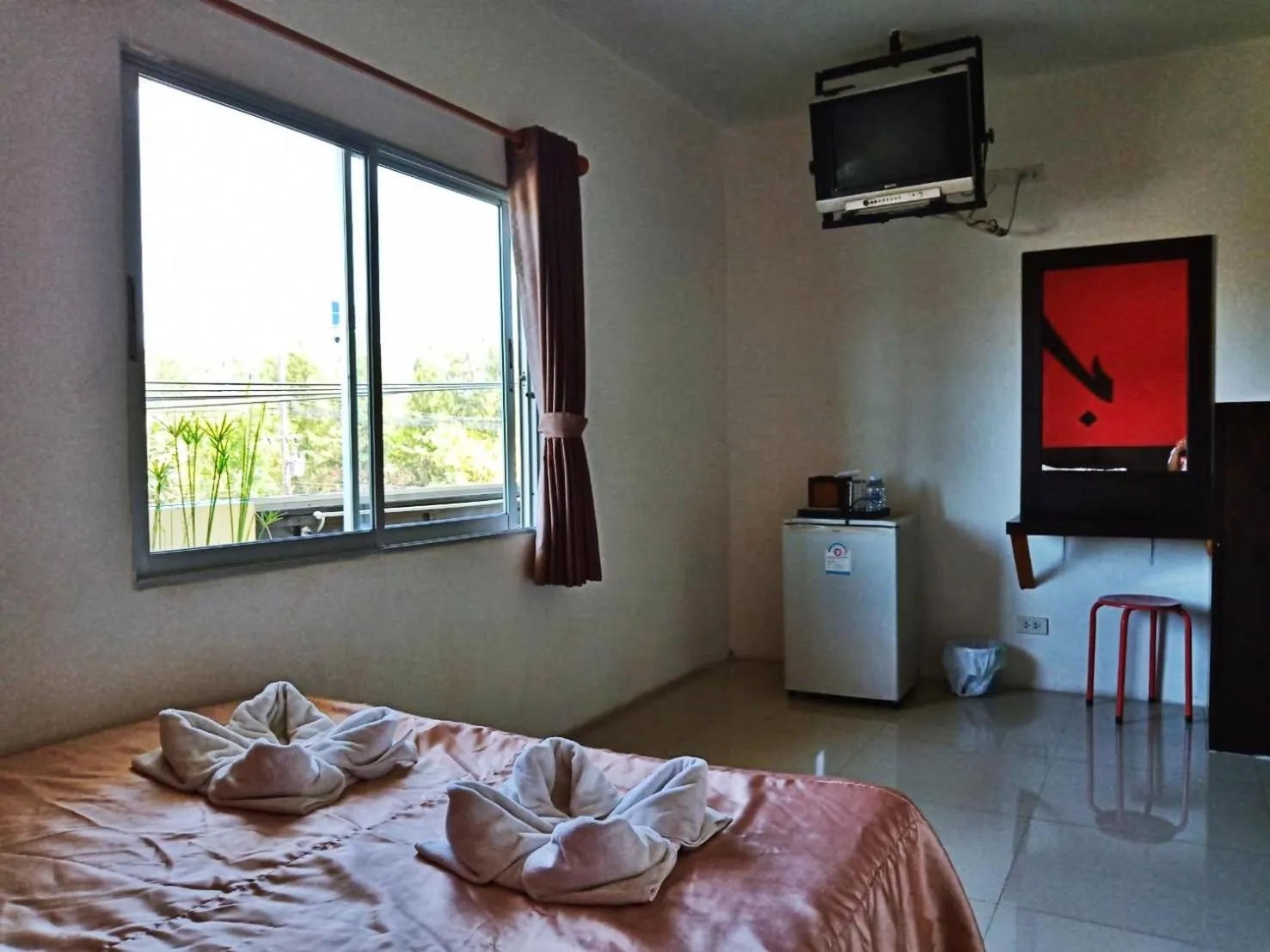 Photo of the whole room, TV/Entertainment Center in Baan Kanta Hotel