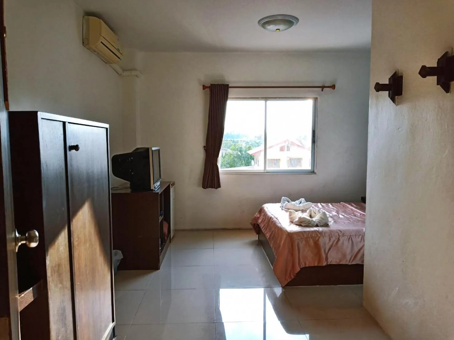 Photo of the whole room in Baan Kanta Hotel