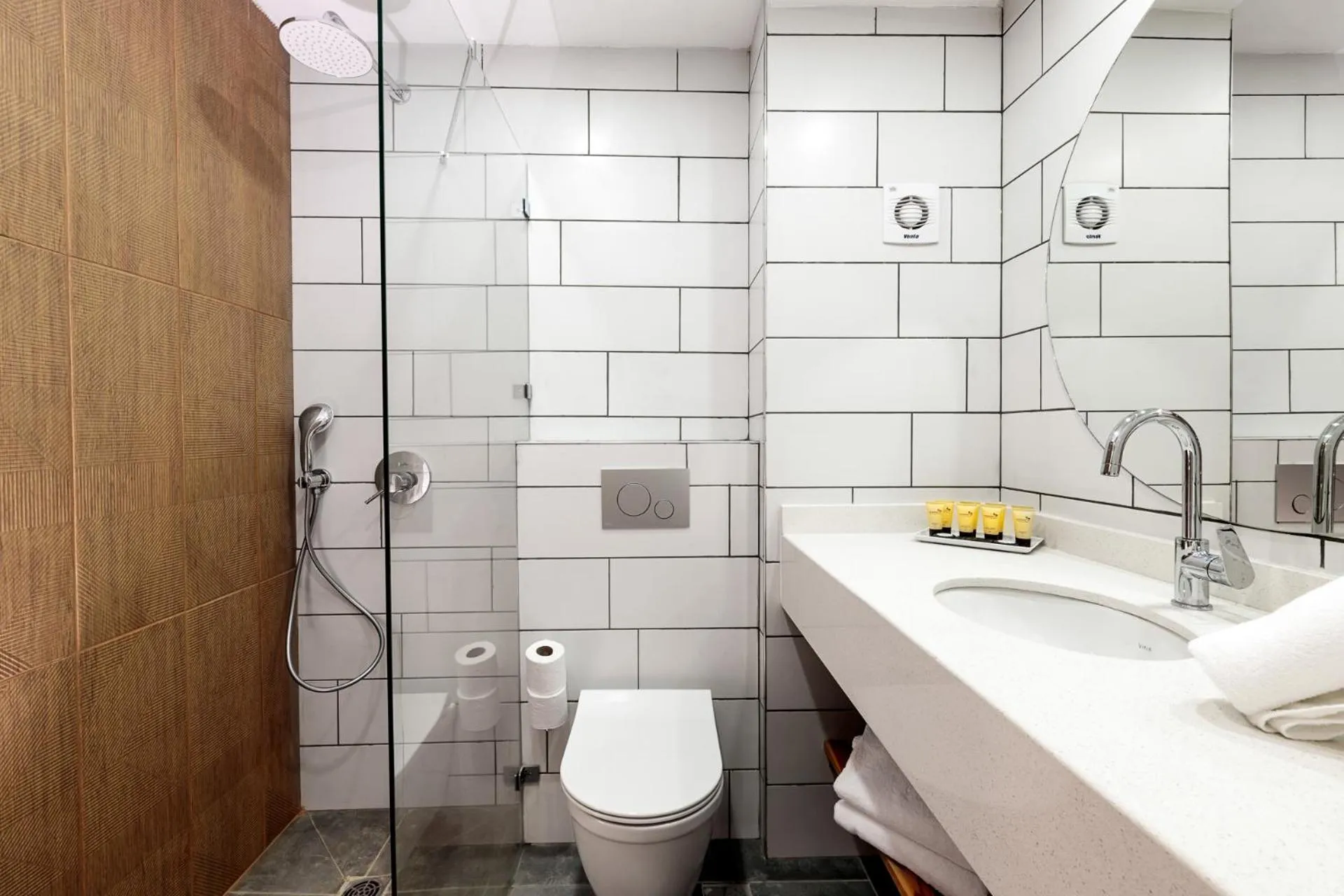 Bathroom in Yearim Hotel