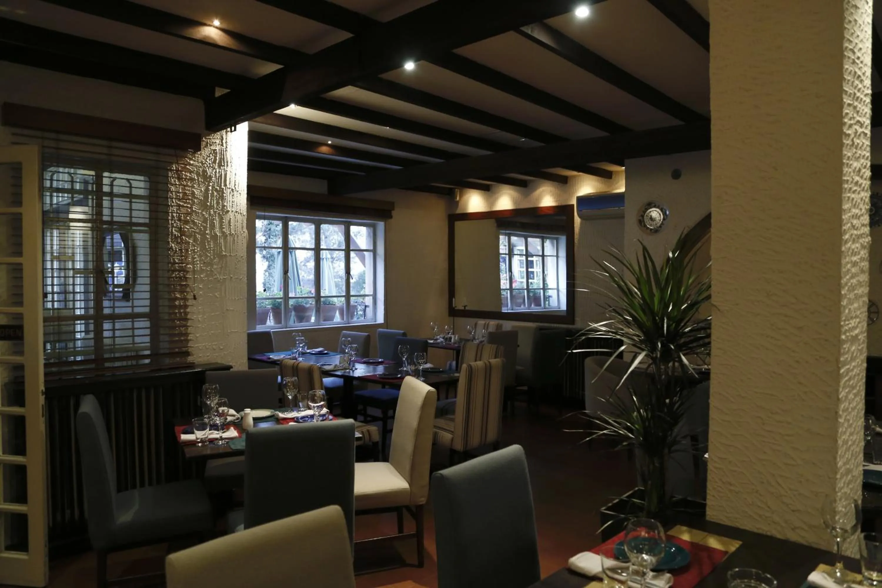 Restaurant/places to eat in Bonita Inn