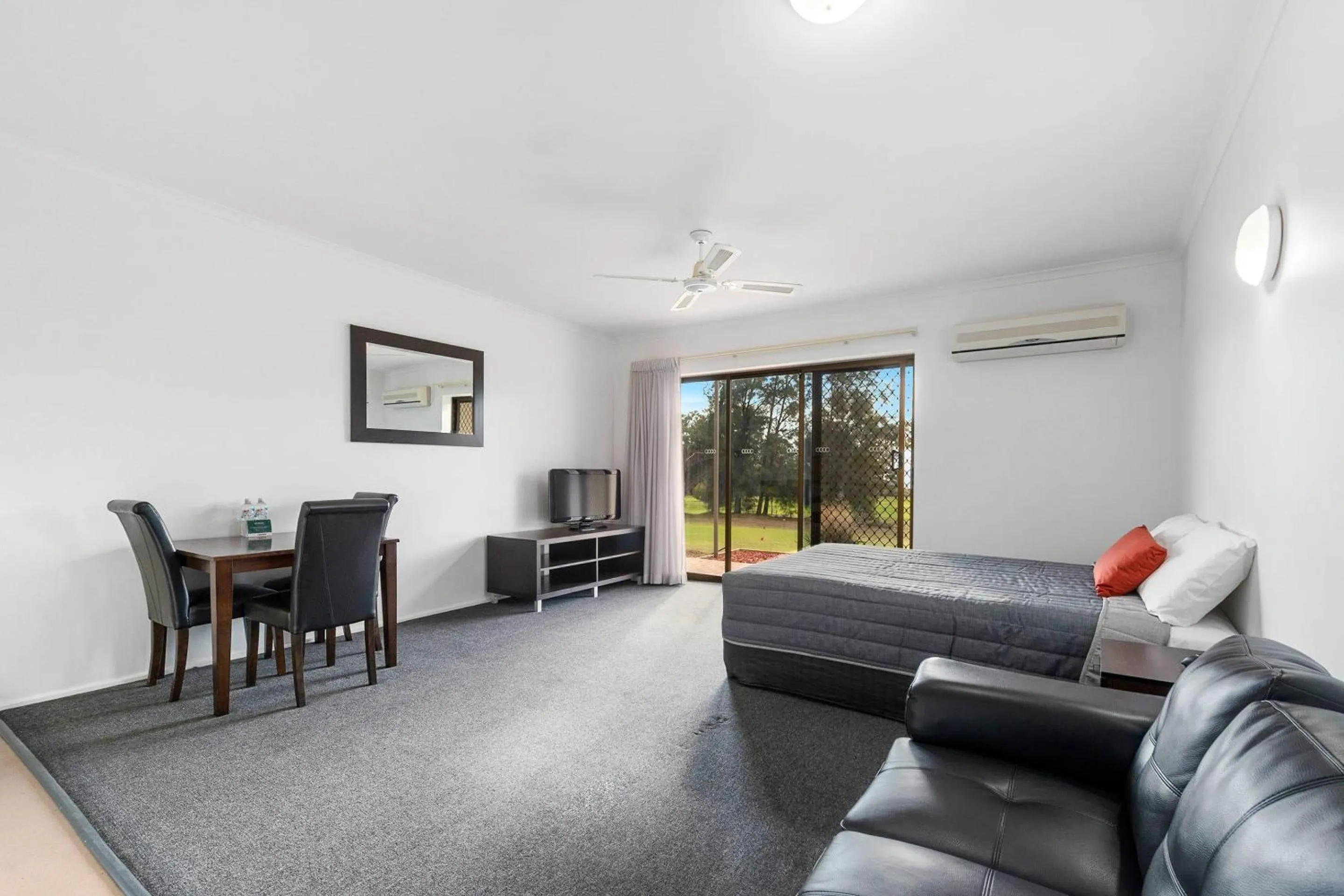 Bedroom, Bed in Comfort Inn & Suites Riverland