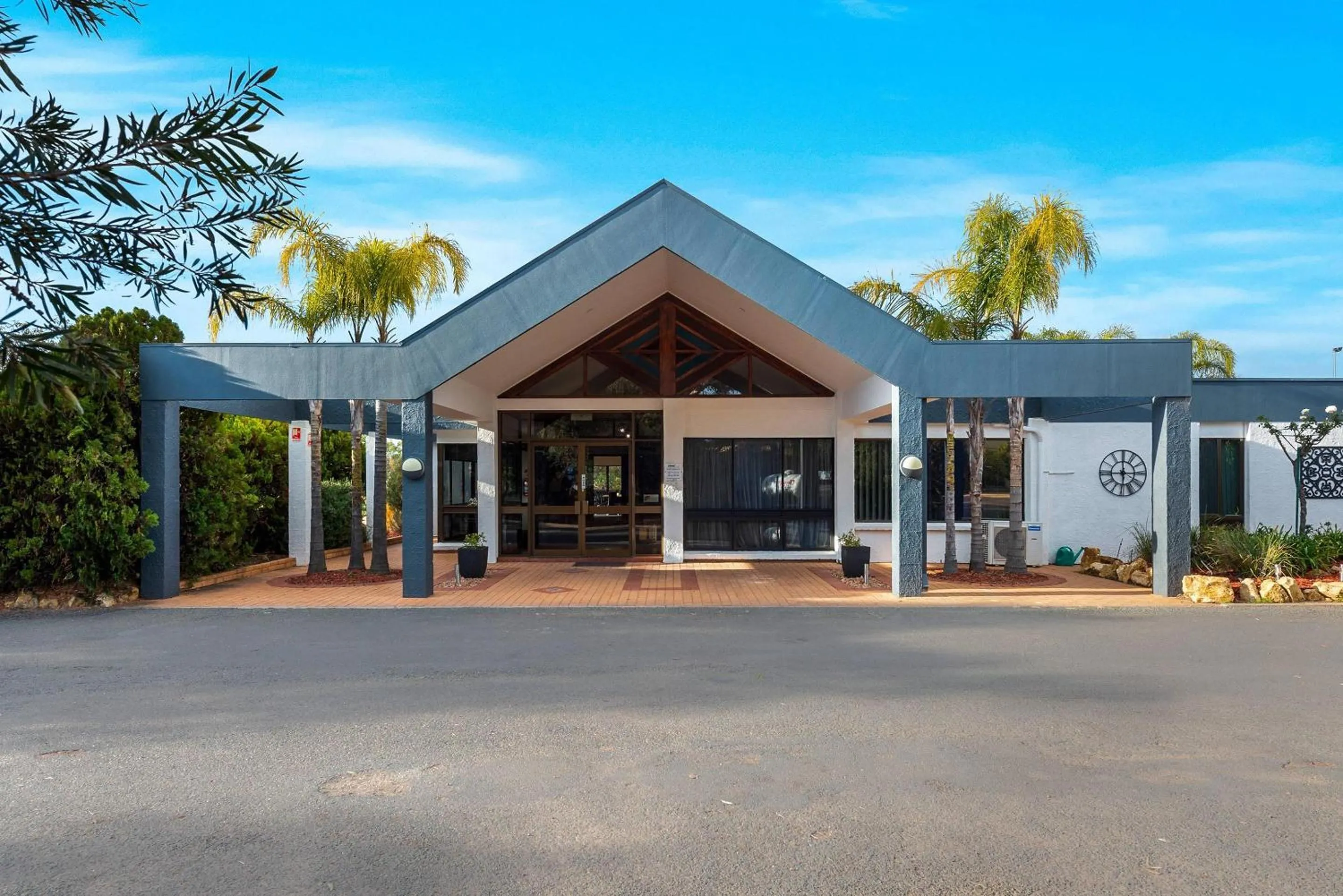 Property building in Comfort Inn & Suites Riverland