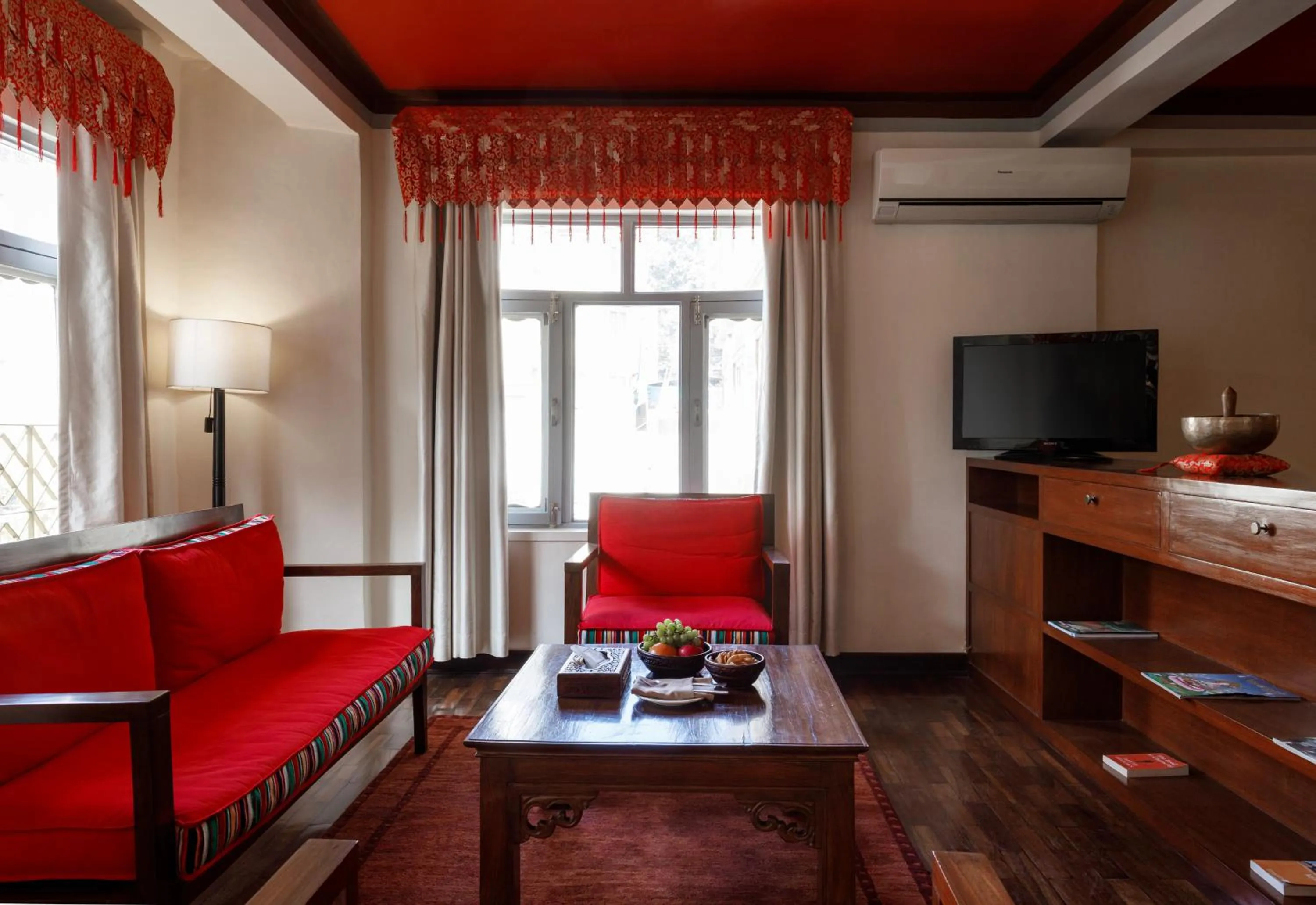 Seating area, Bed in Shambaling Boutique Hotel