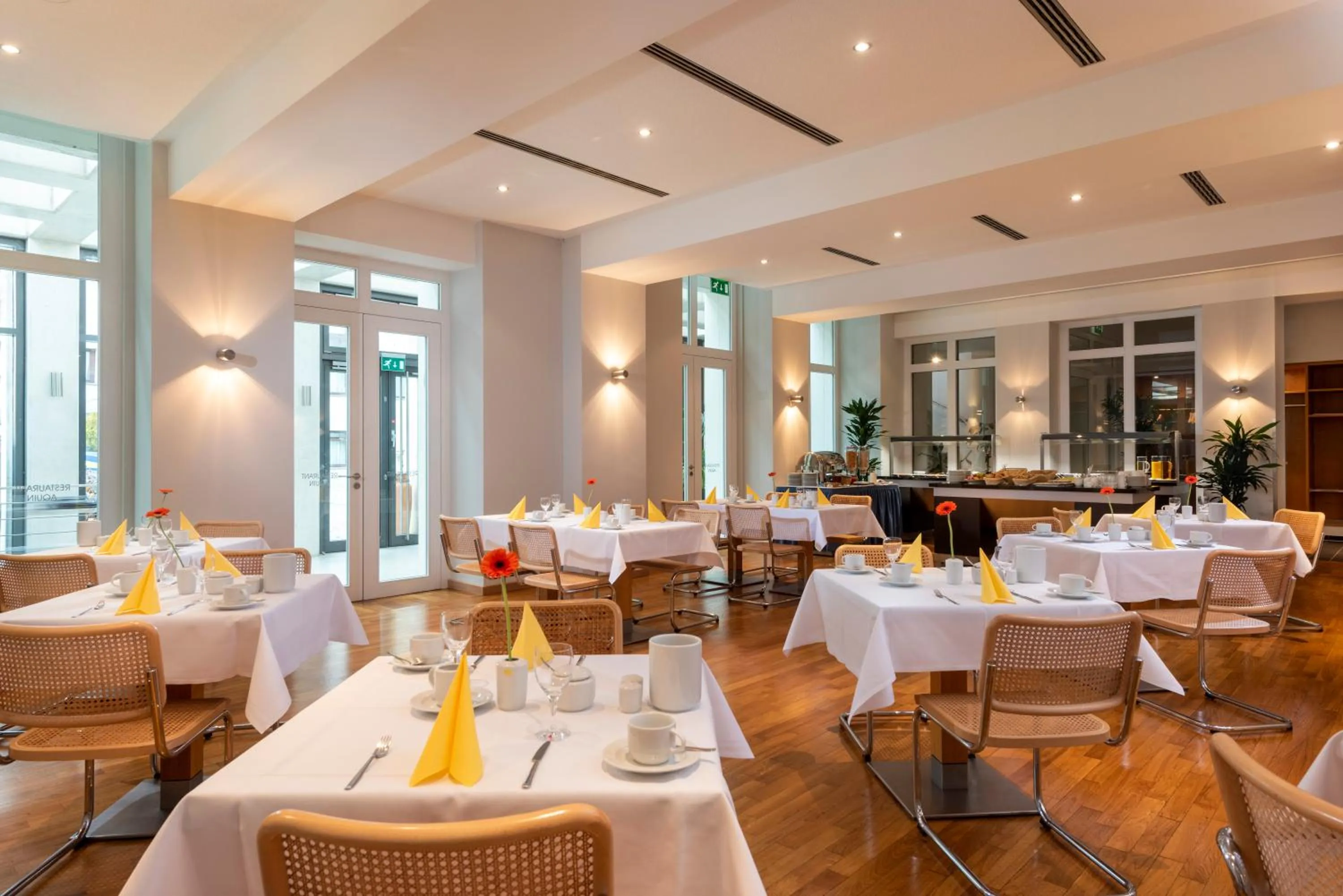 Restaurant/places to eat in Hotel Aquino Berlin