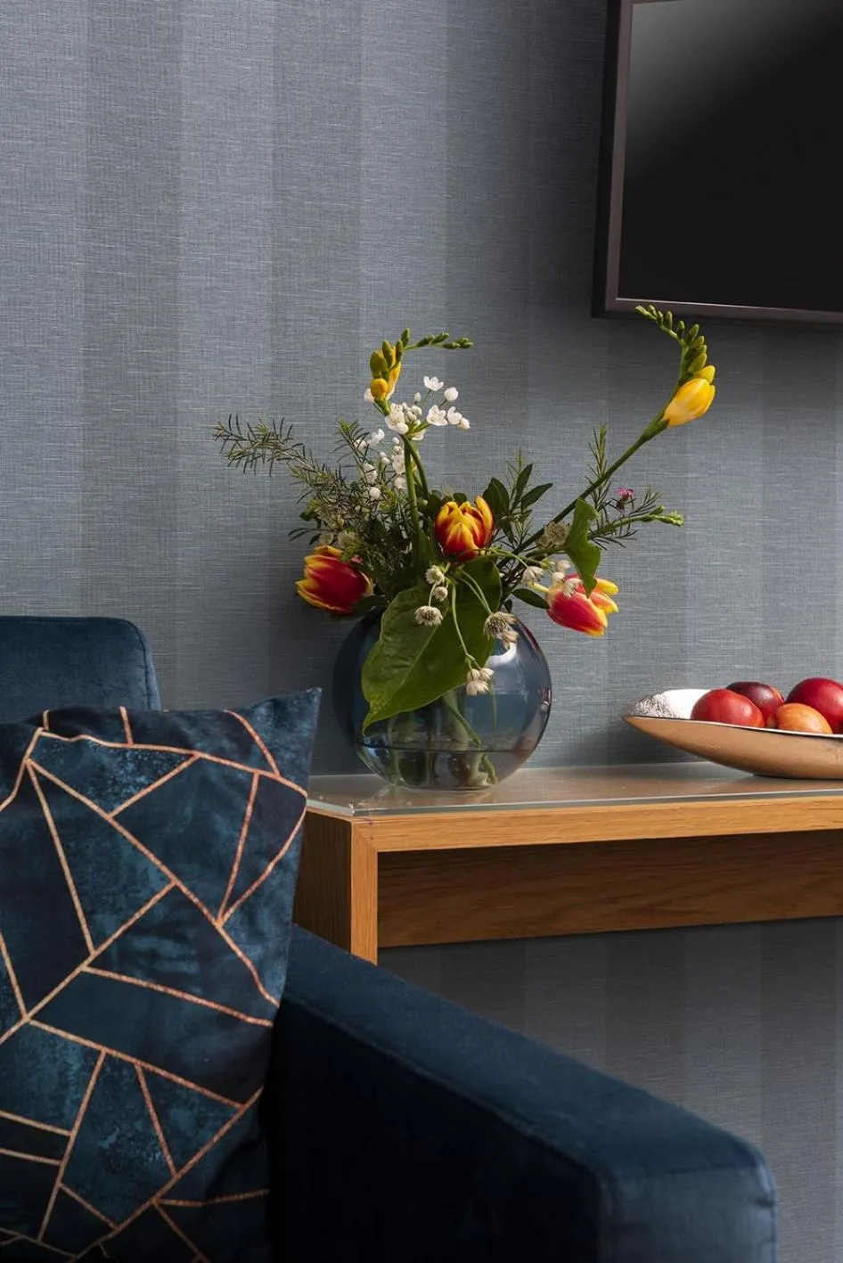 Photo of the whole room in Hotel Aquino Berlin