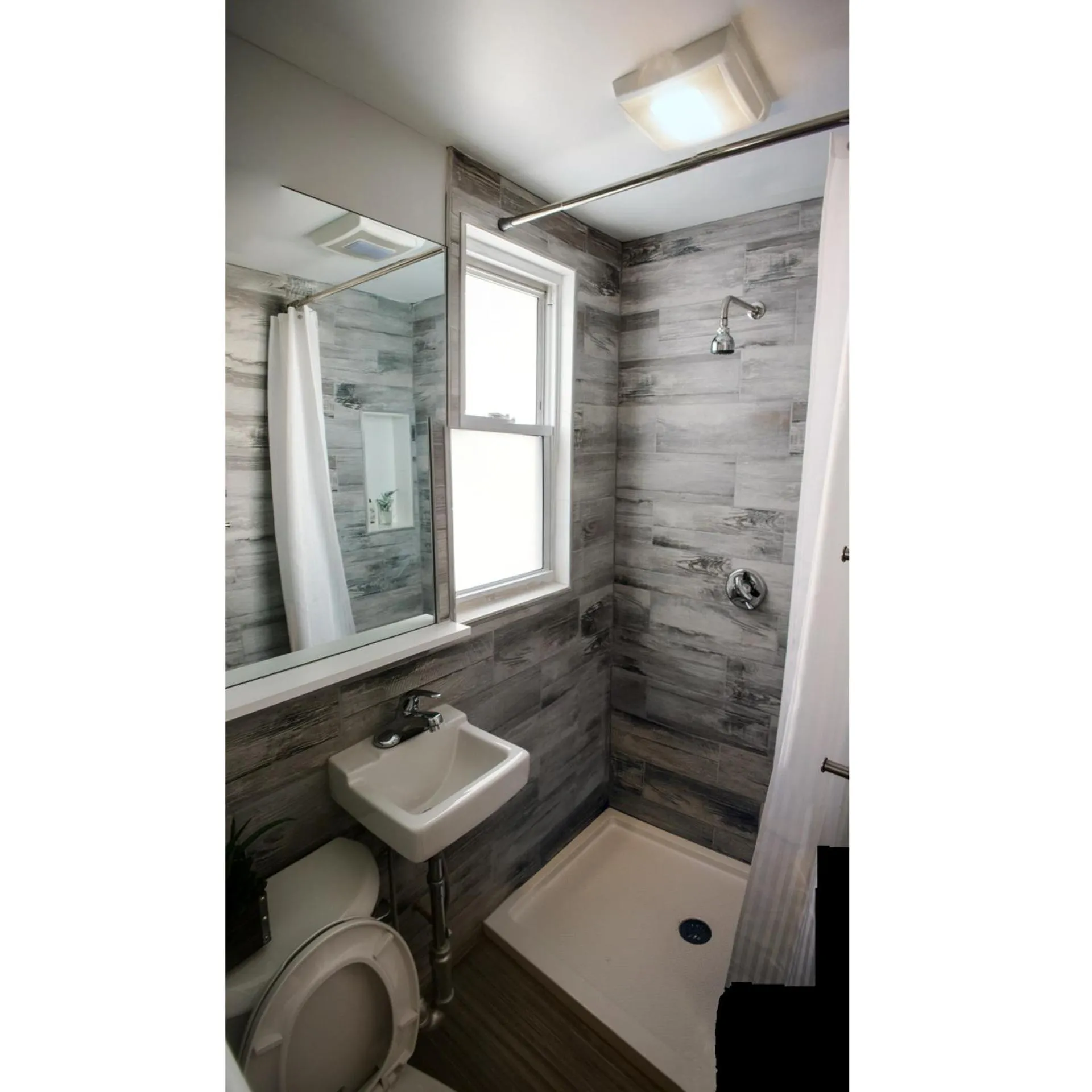 Toilet in Boston Homestel