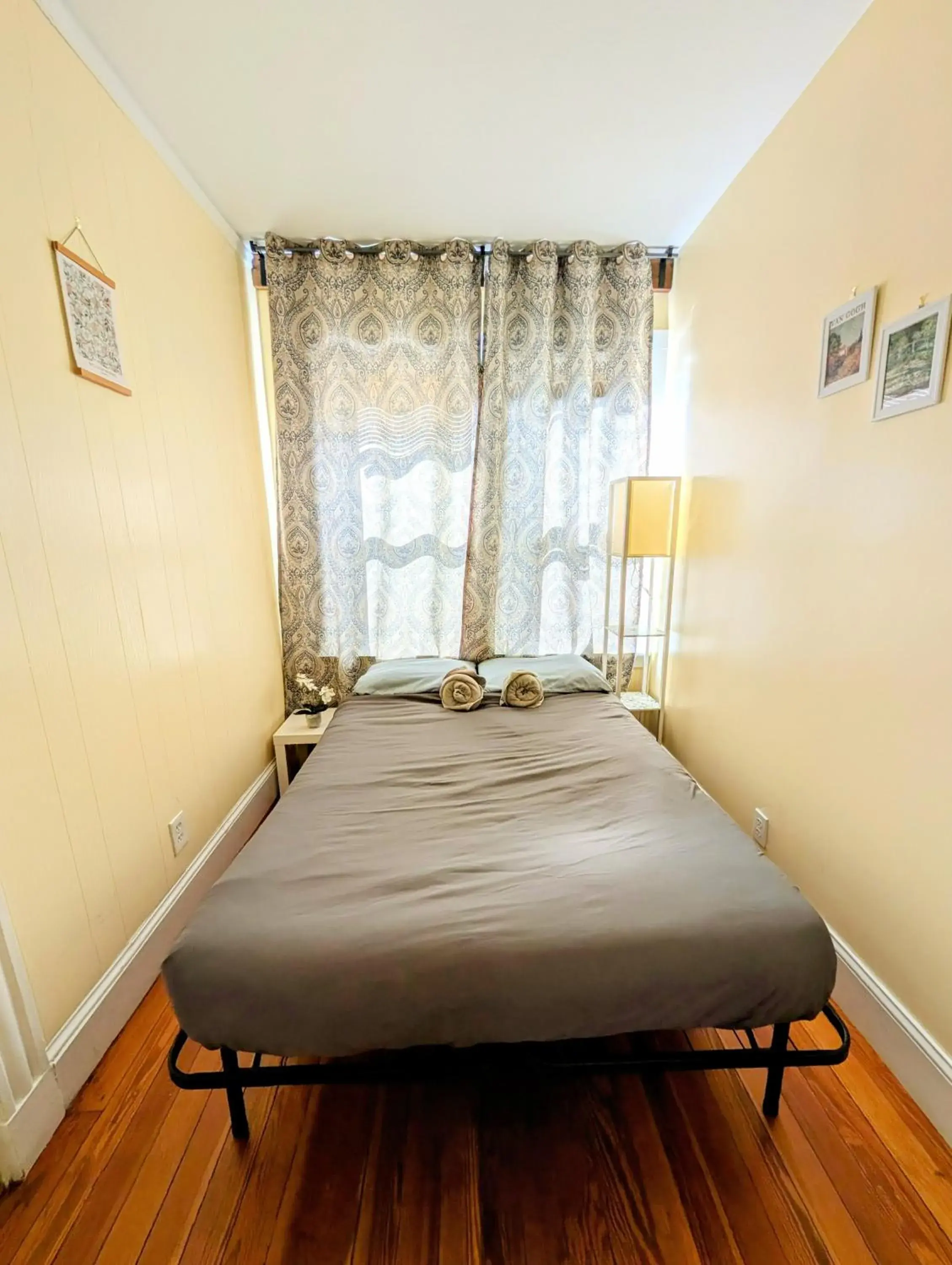 Budget Double Room in Boston Homestel Budget Double Room in Boston Homestel