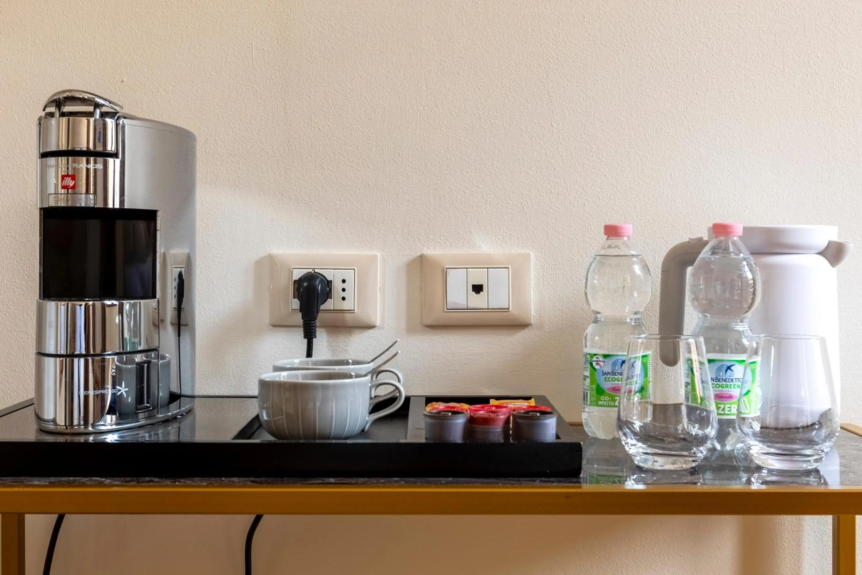 Coffee/tea facilities in Numa Venice Palazzo Orseolo