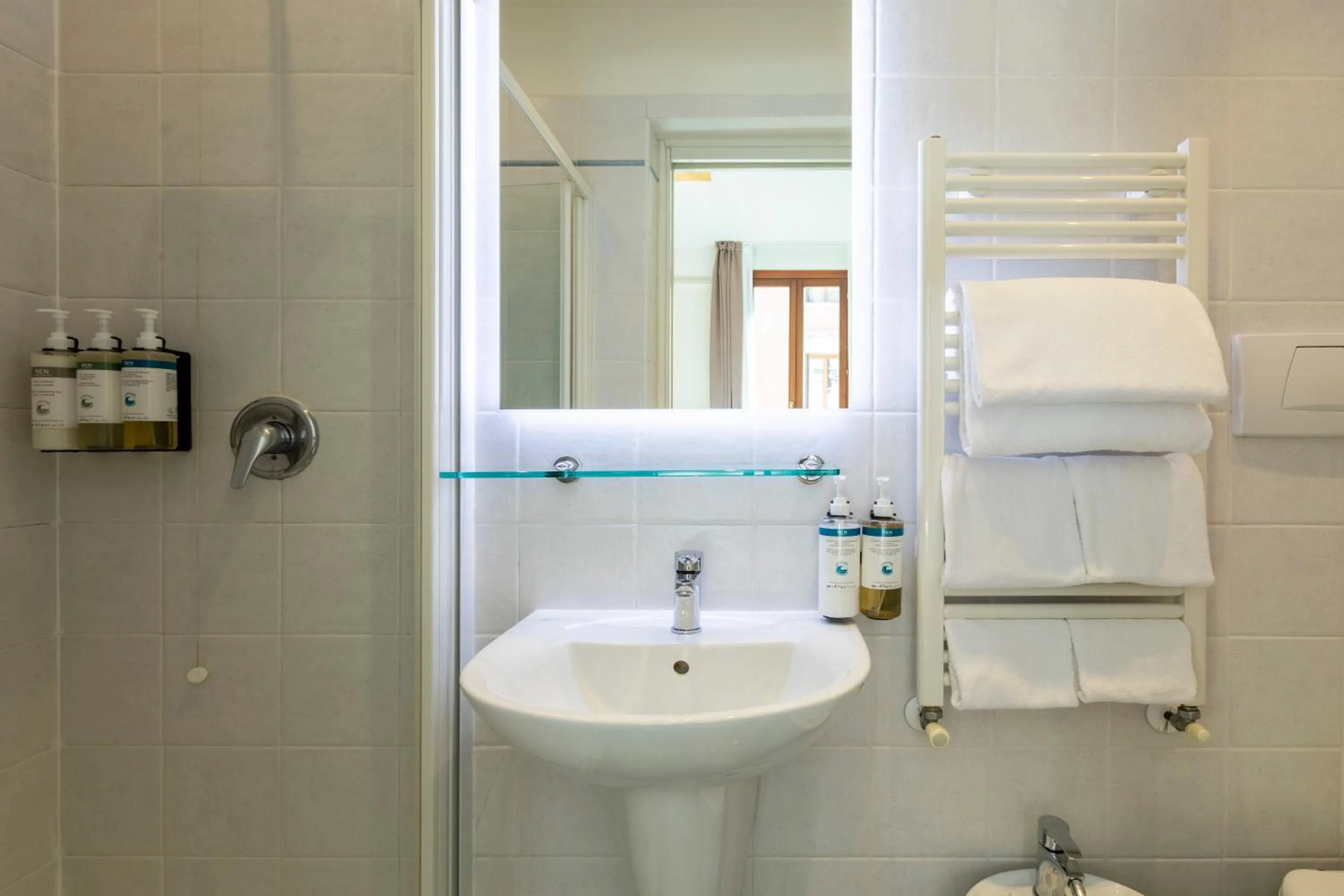 Shower in Numa Venice Palazzo Orseolo