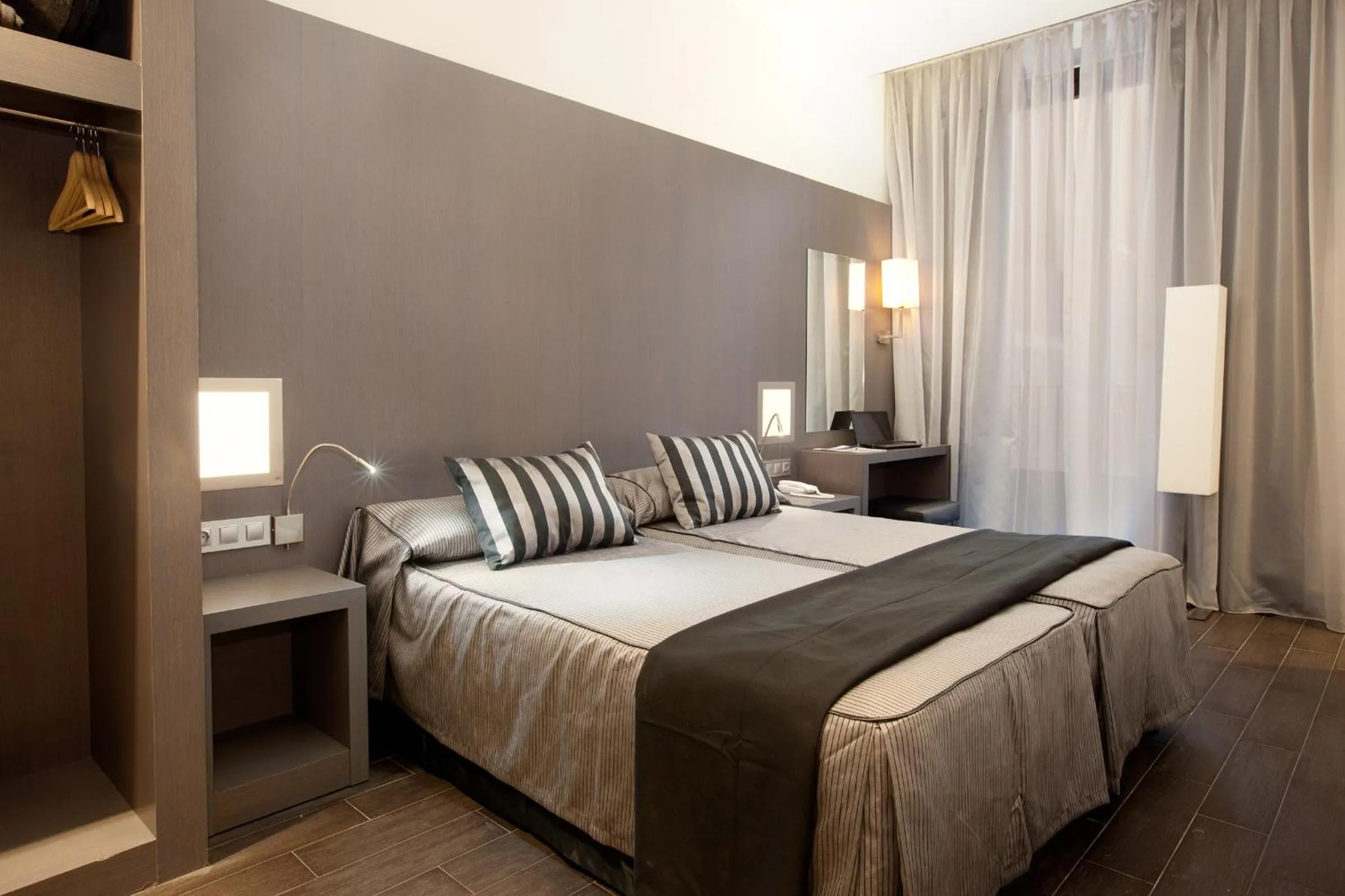 Photo of the whole room, Bed in Dalia Ramblas