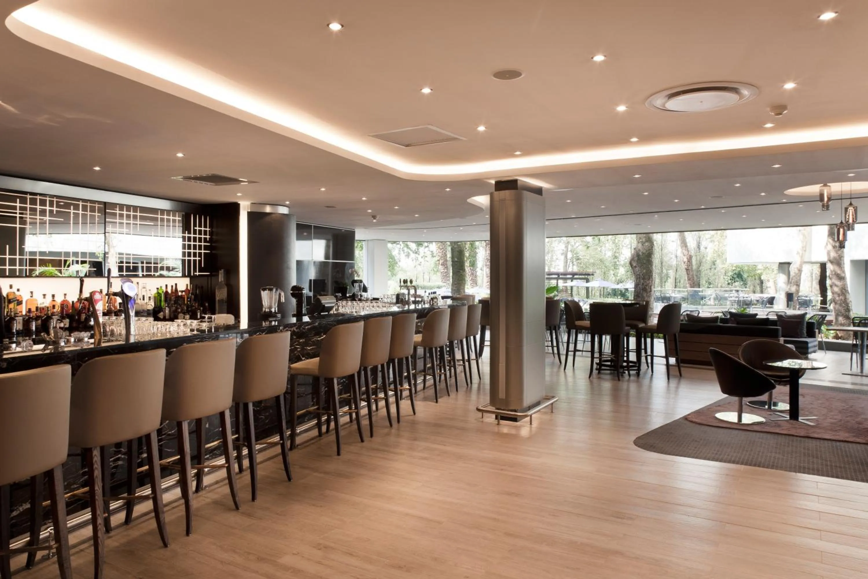 Lounge or bar in The Maslow Hotel, Sandton