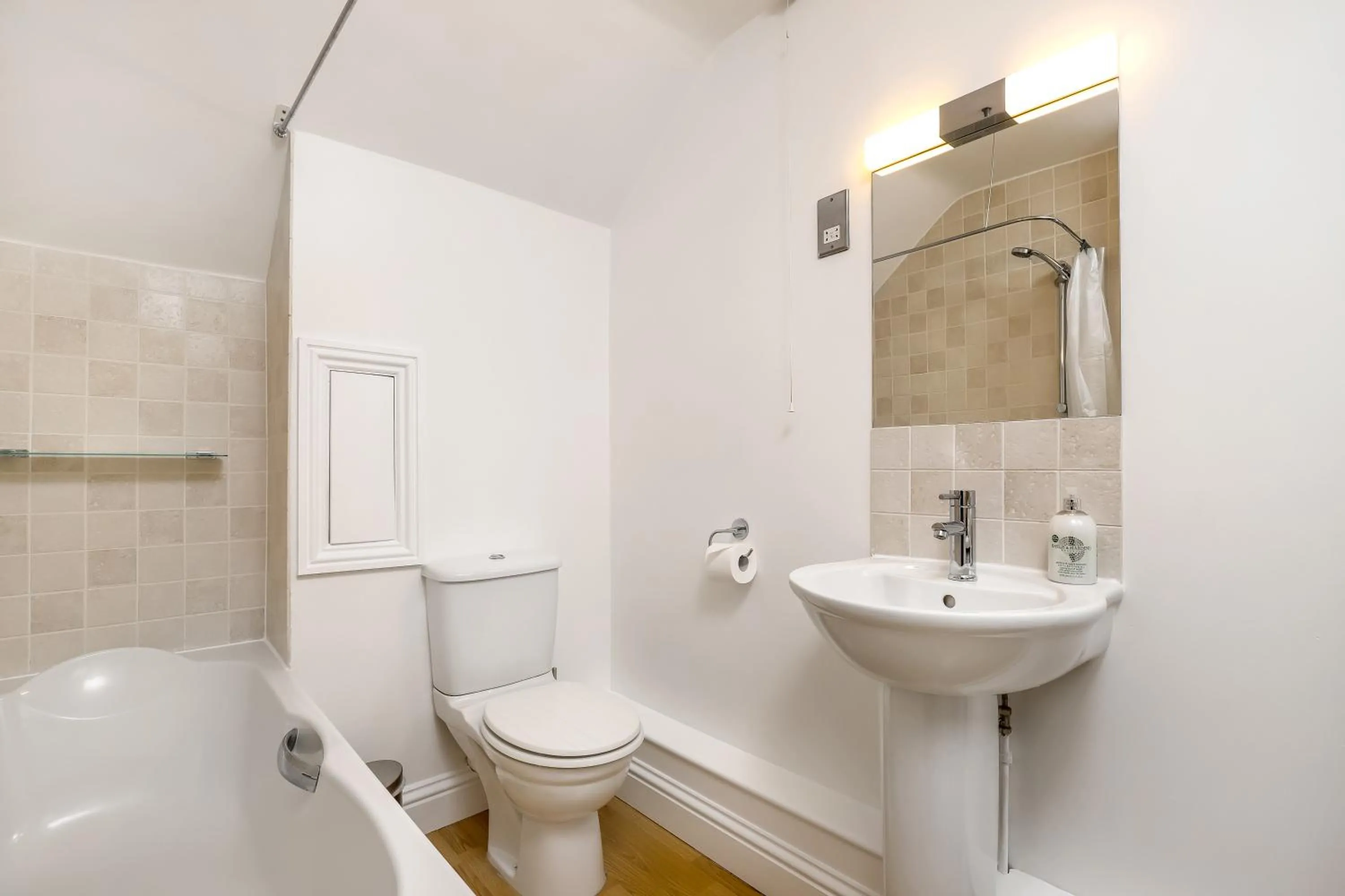 Bathroom in Gorgeous Apartment in the centre of Winchester