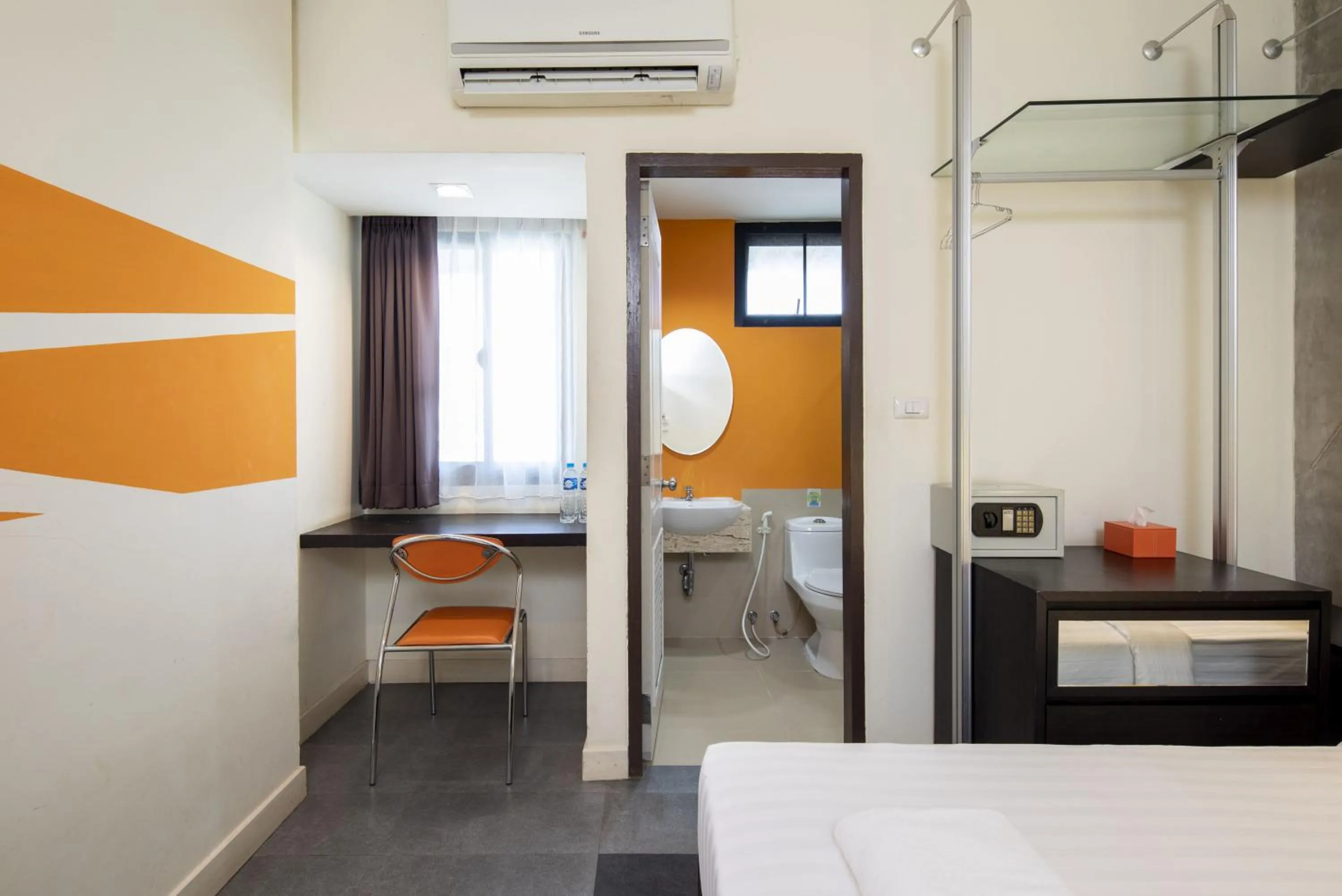 Bed in @ Border Hotel, Aranyaprateth