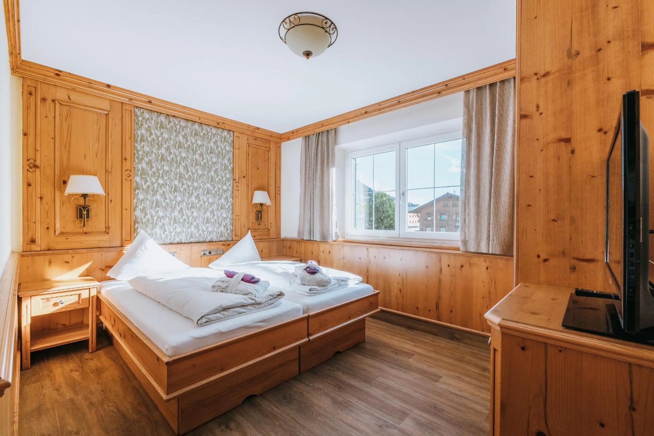 Photo of the whole room, Bed in Anthony´s Alpin Hotel Garni