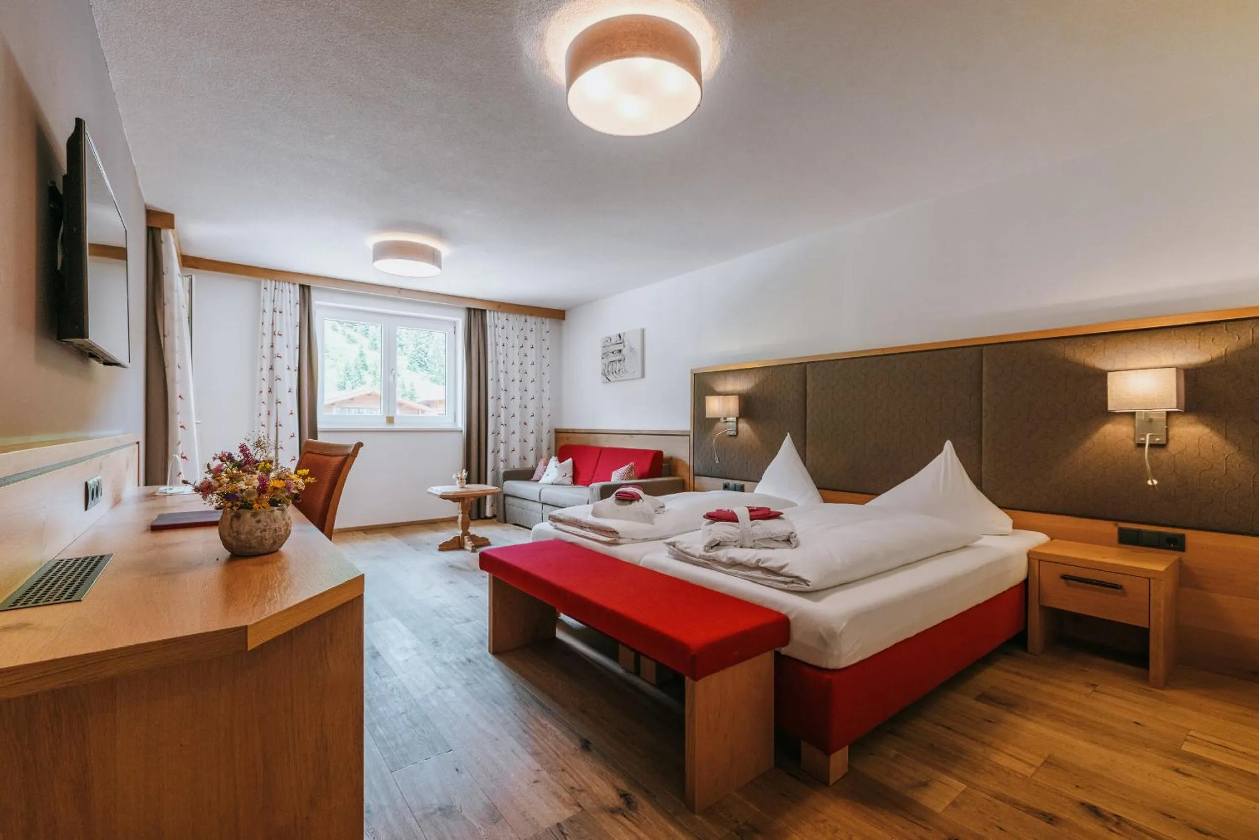 Photo of the whole room, Bed in Anthony´s Alpin Hotel Garni