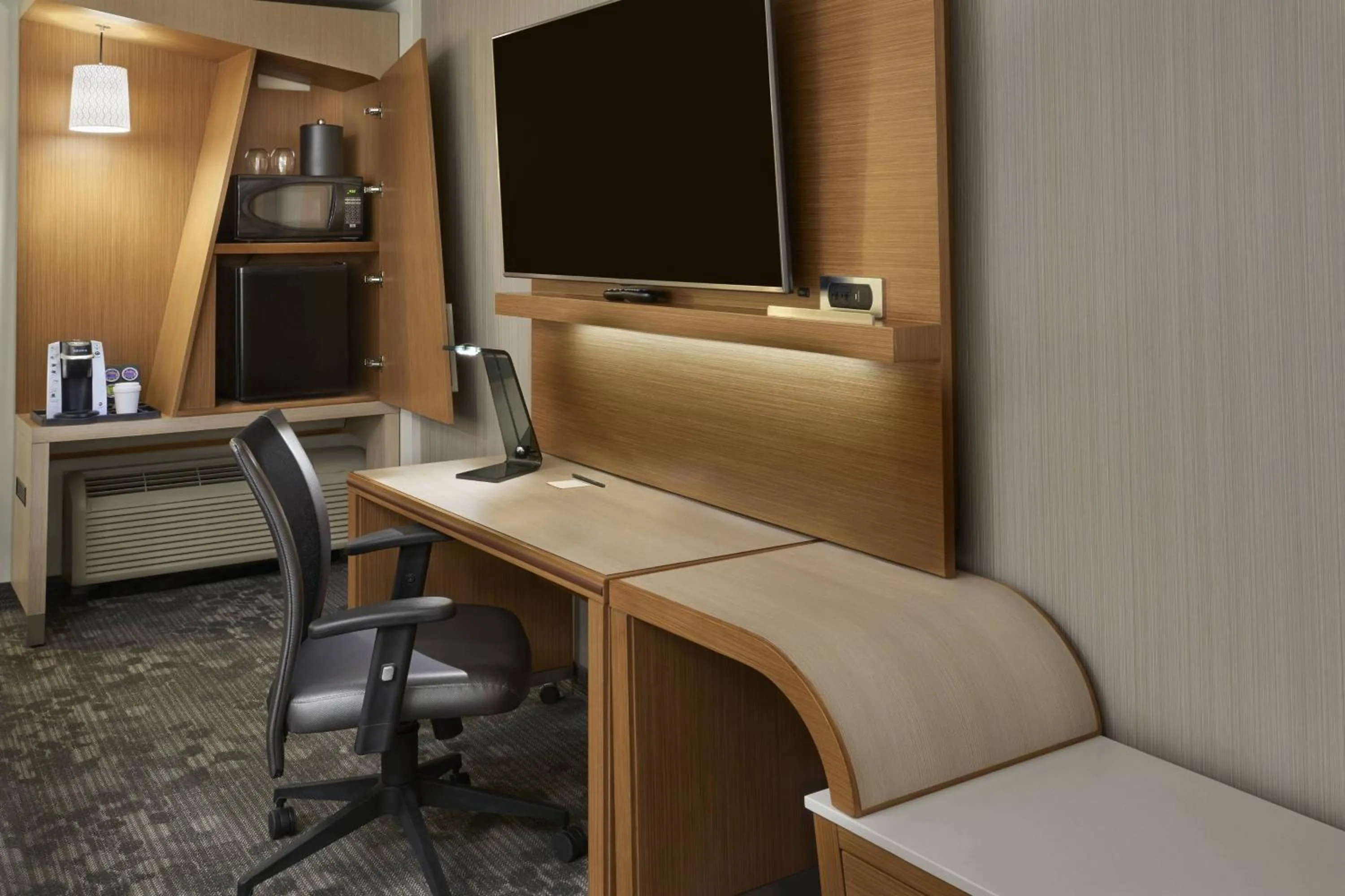 Photo of the whole room in Courtyard by Marriott Oshawa