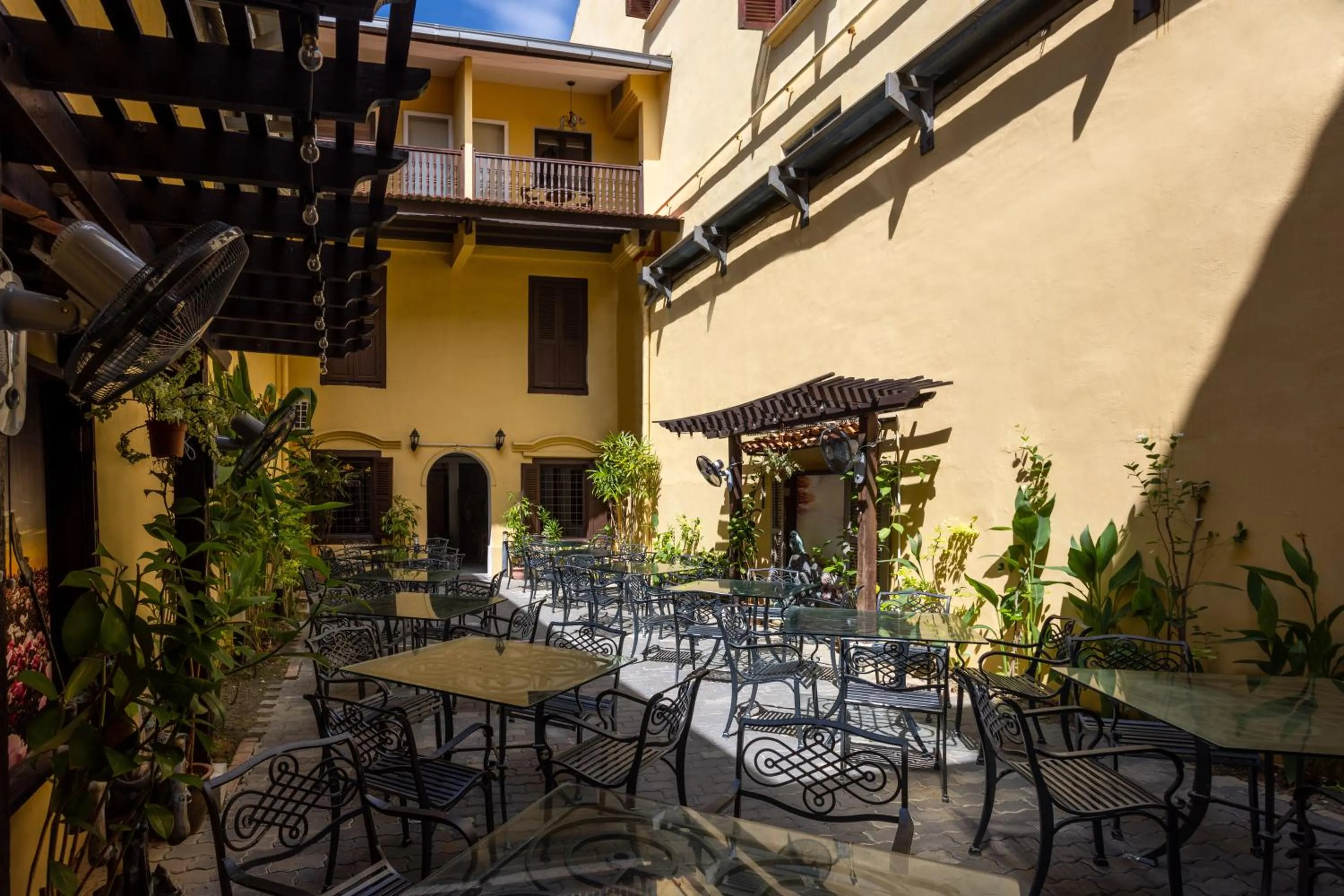 Restaurant/places to eat in Hotel Puri Melaka