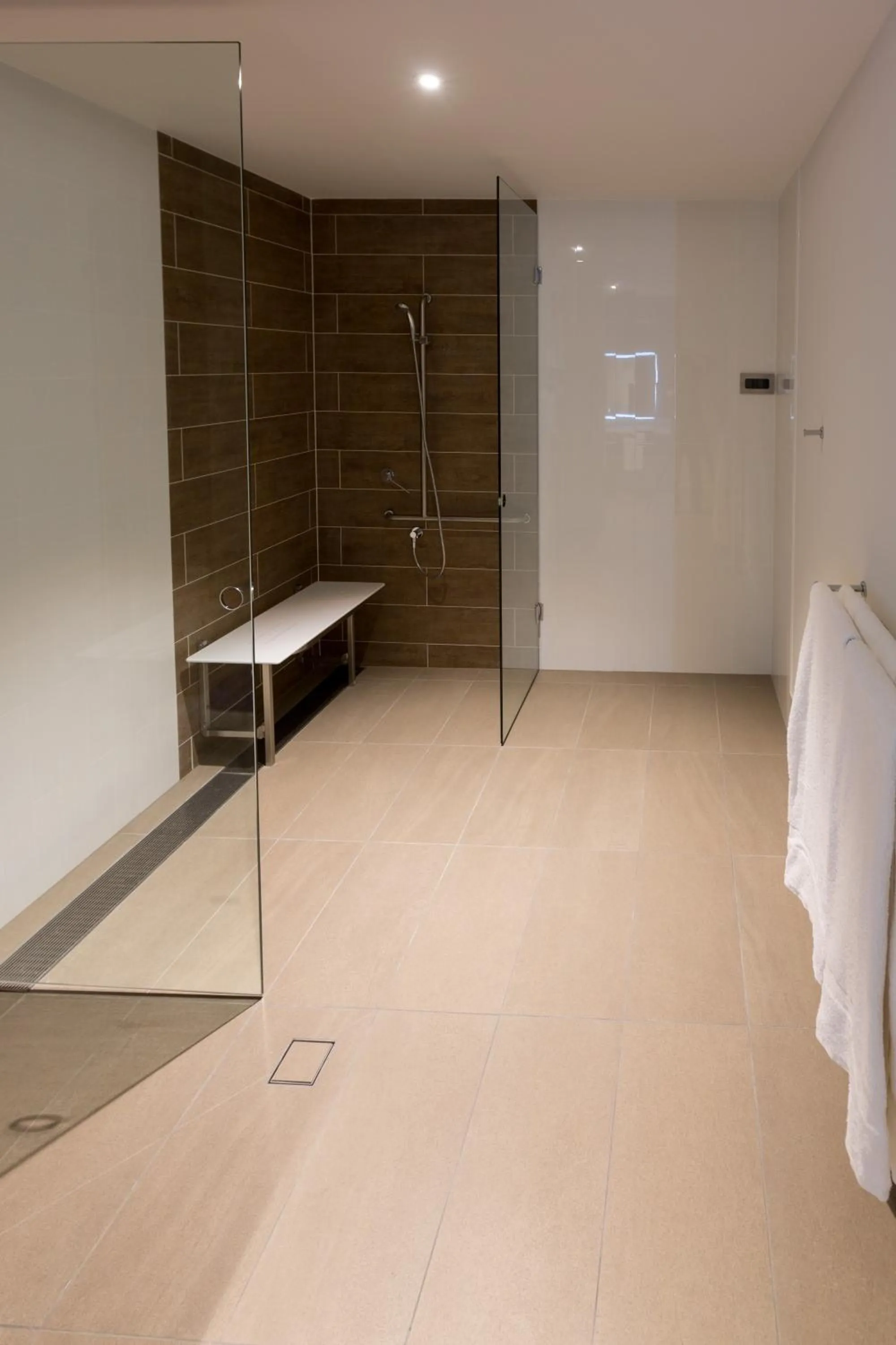 Bathroom in Porter's Plainland Hotel