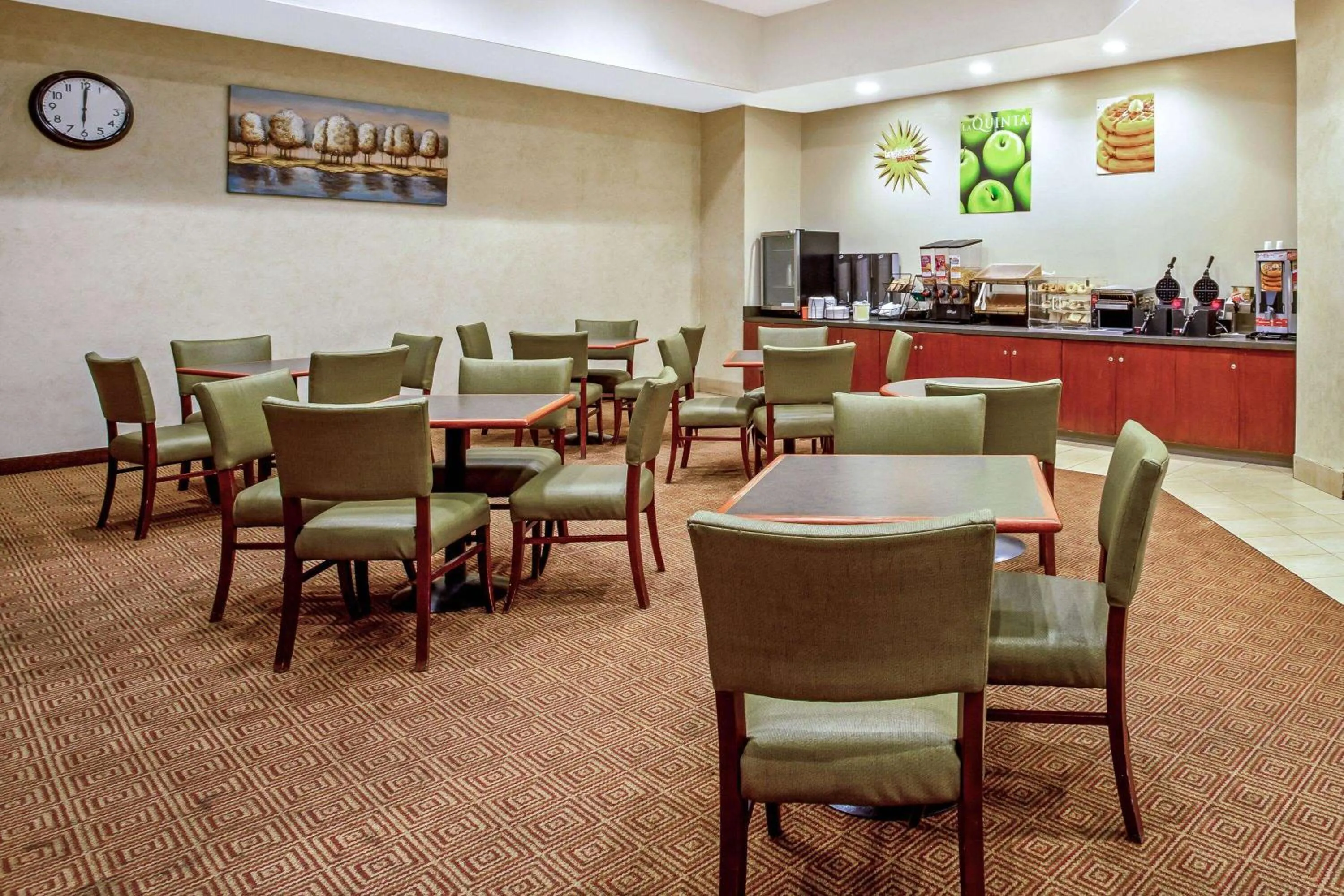 Breakfast in La Quinta by Wyndham Stamford / New York City